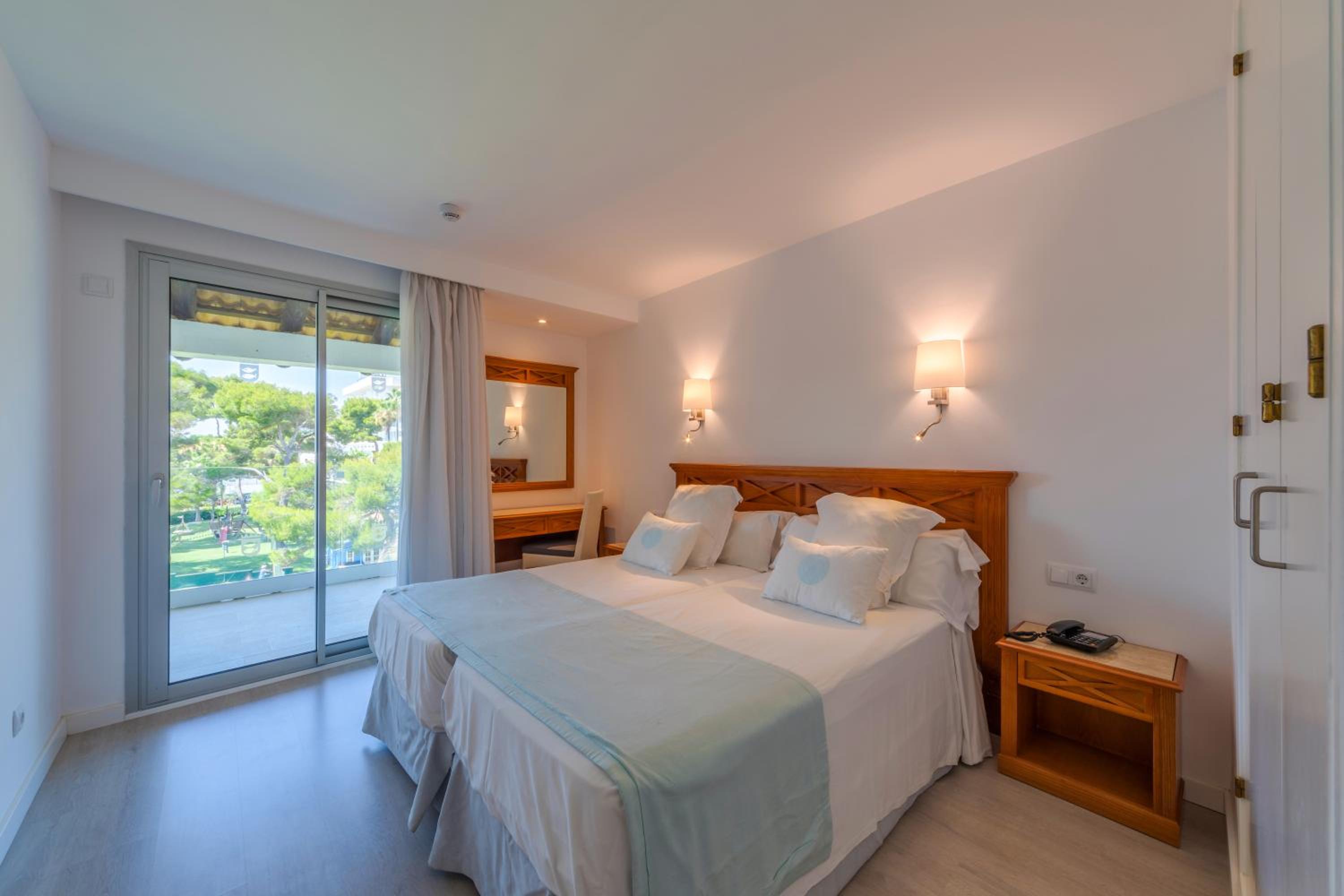Apartment with Lateral Sea View - Photo 3