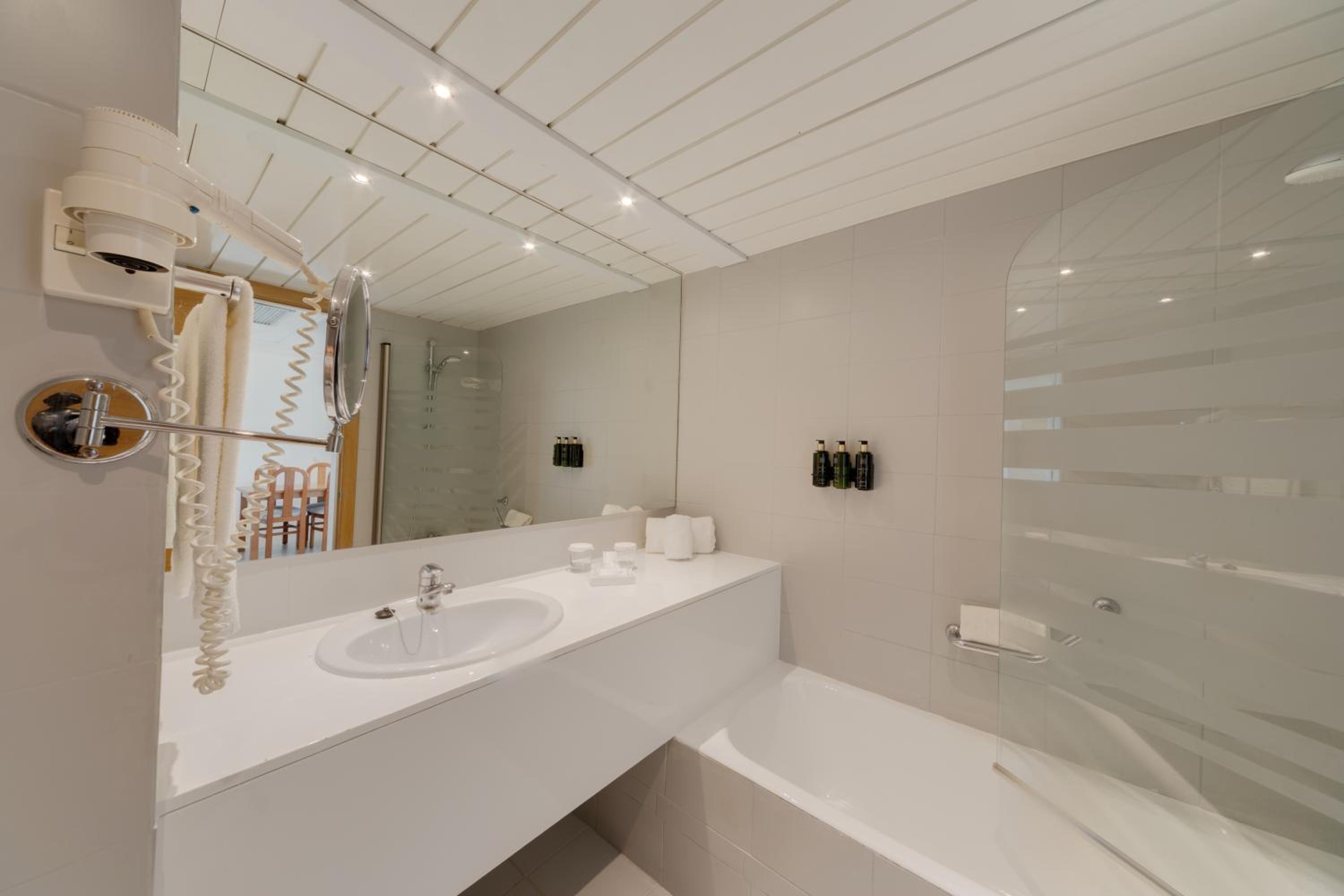 Apartment with Lateral Sea View - Photo 2
