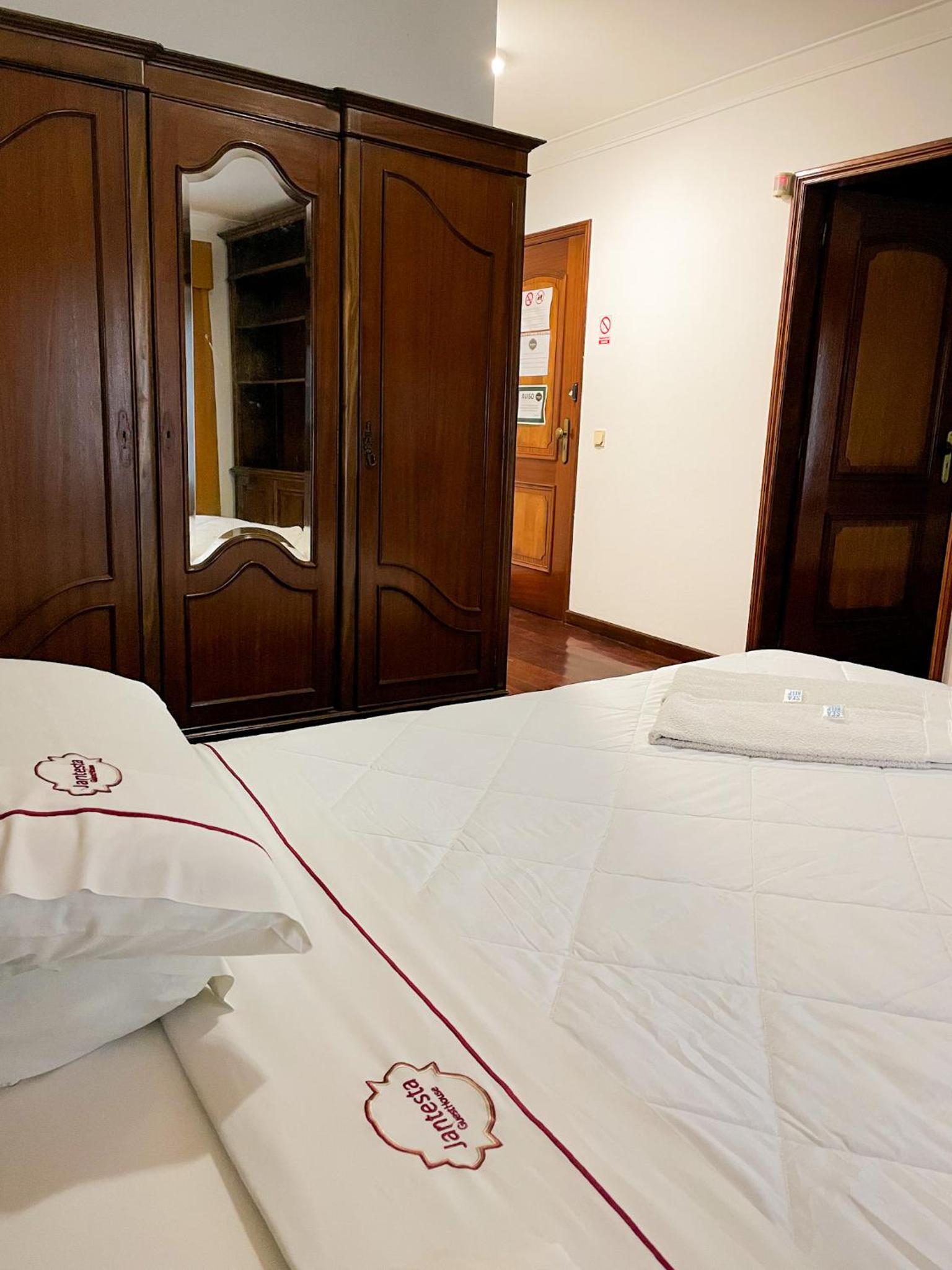 Standard Suite - Photo 15