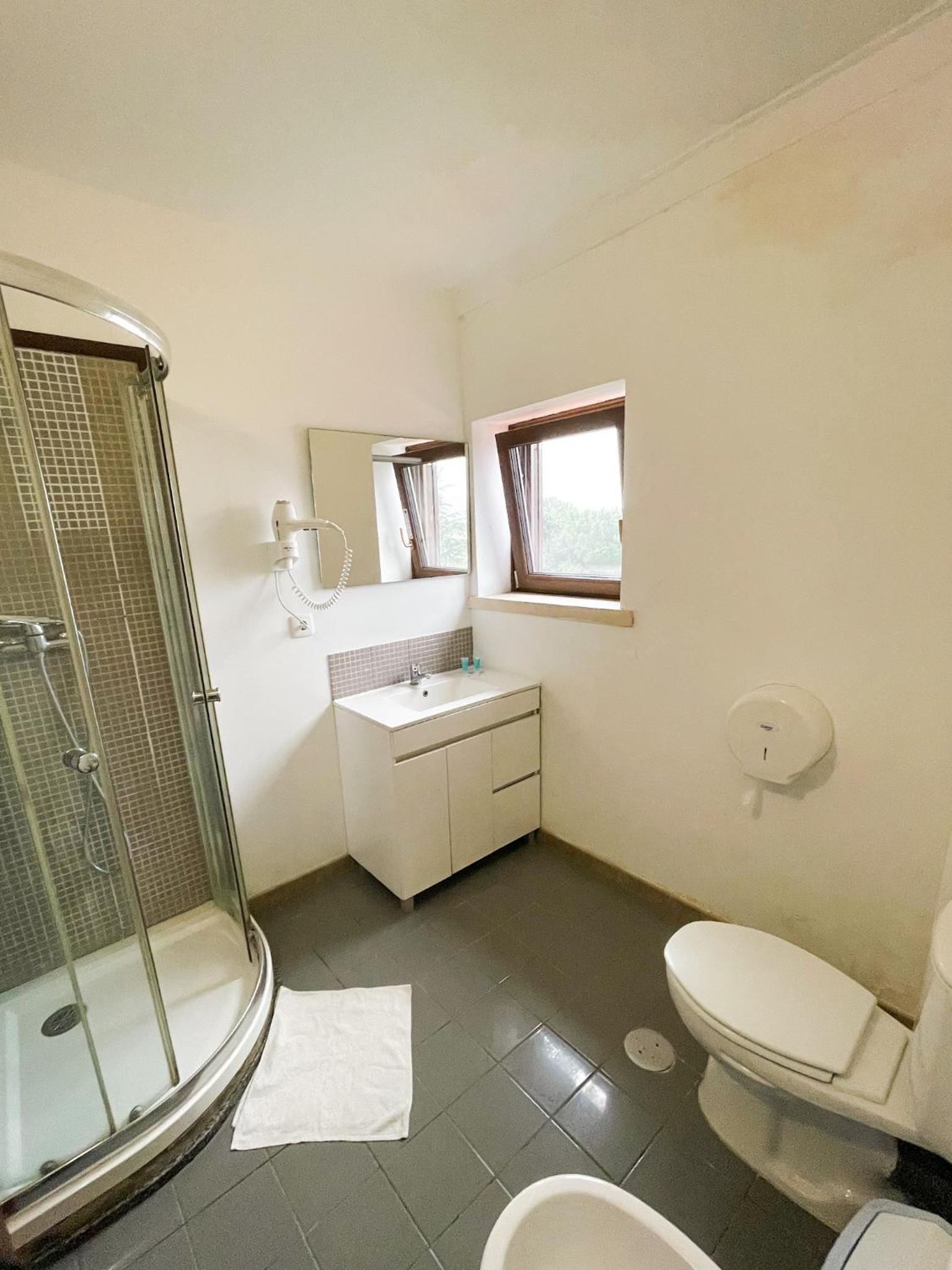 Standard Suite - Photo 12