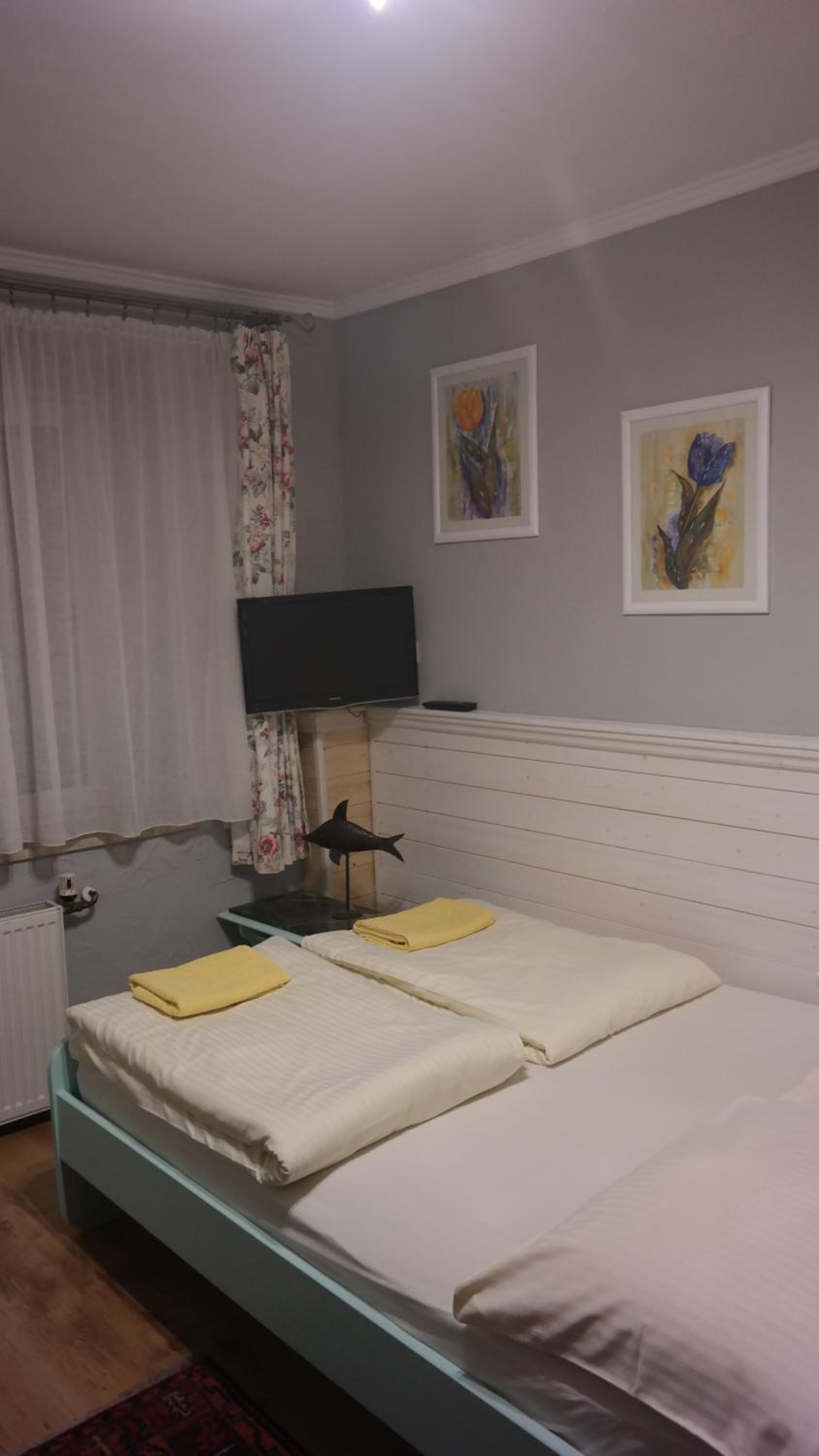 Double Room with Private Bathroom - Photo 9