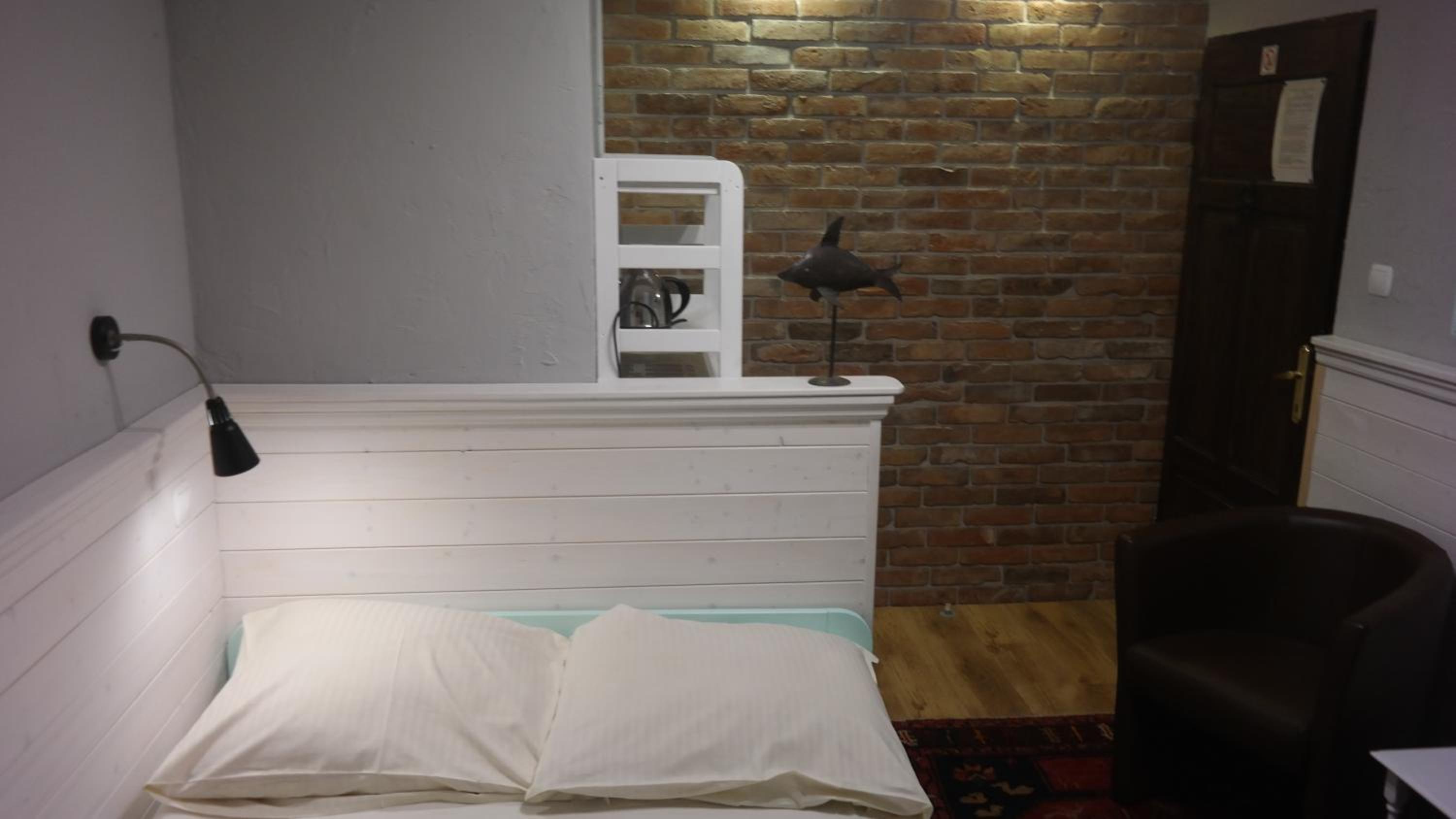 Double Room with Private Bathroom - Photo 11