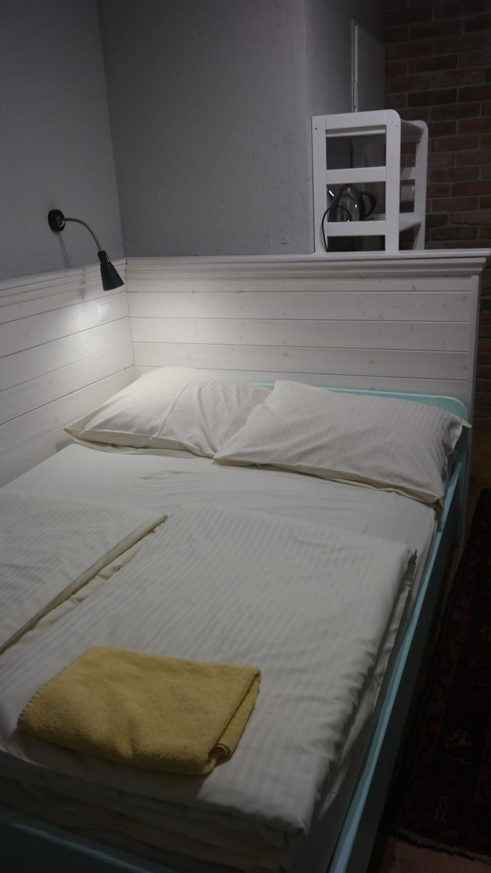 Double Room with Private Bathroom - Photo 12