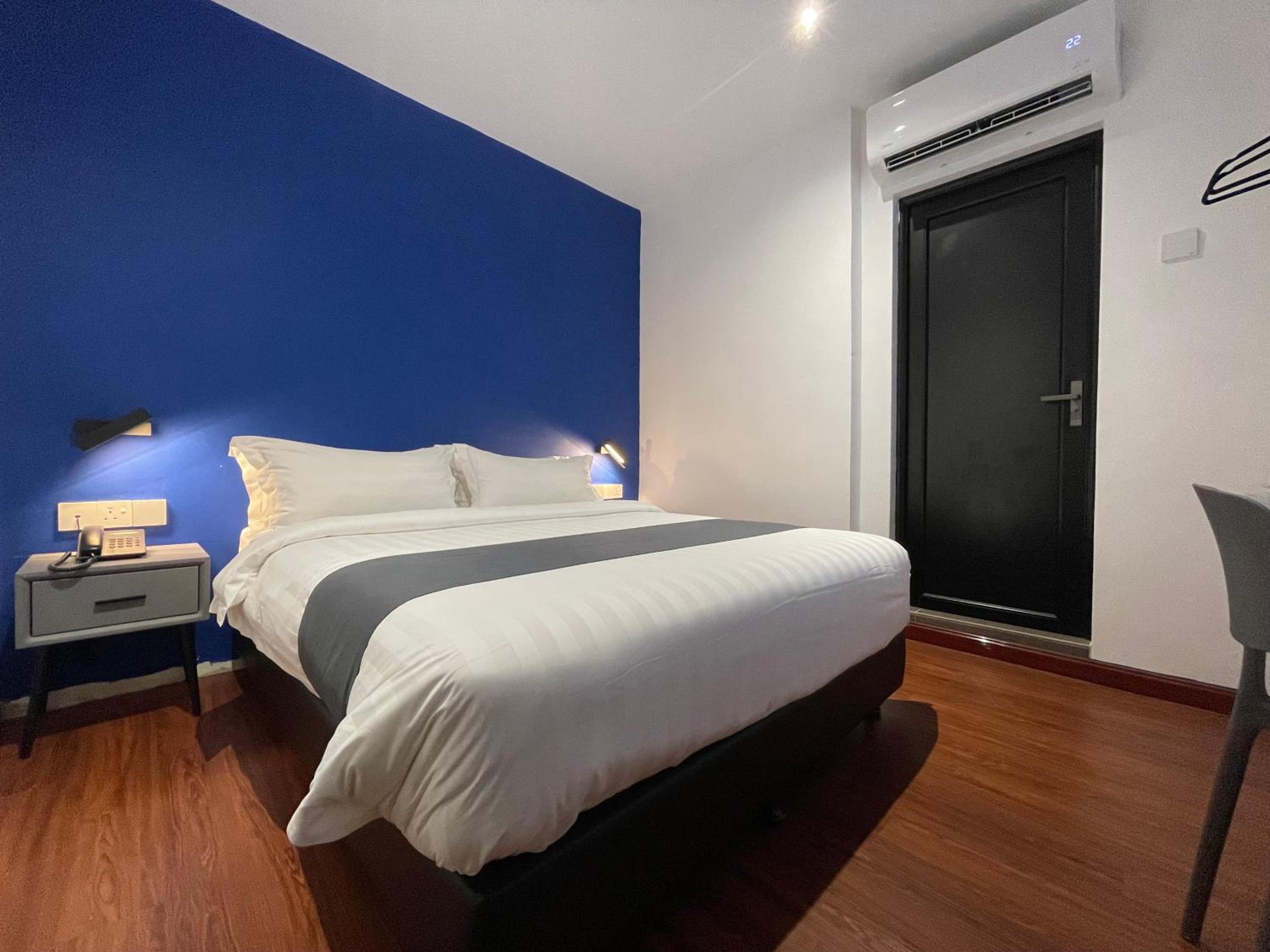 Standard Queen Room