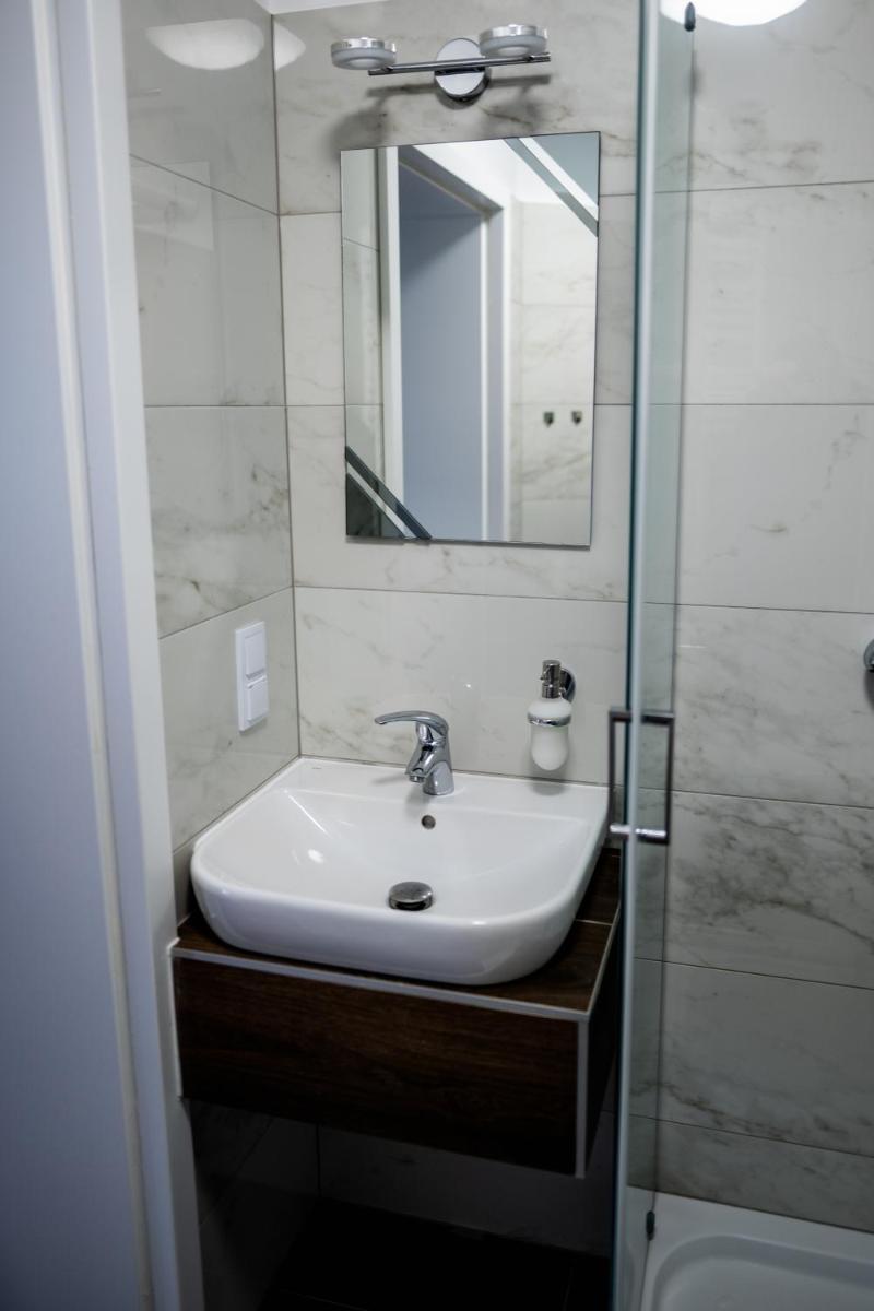 Triple Room with Shower - Photo 16
