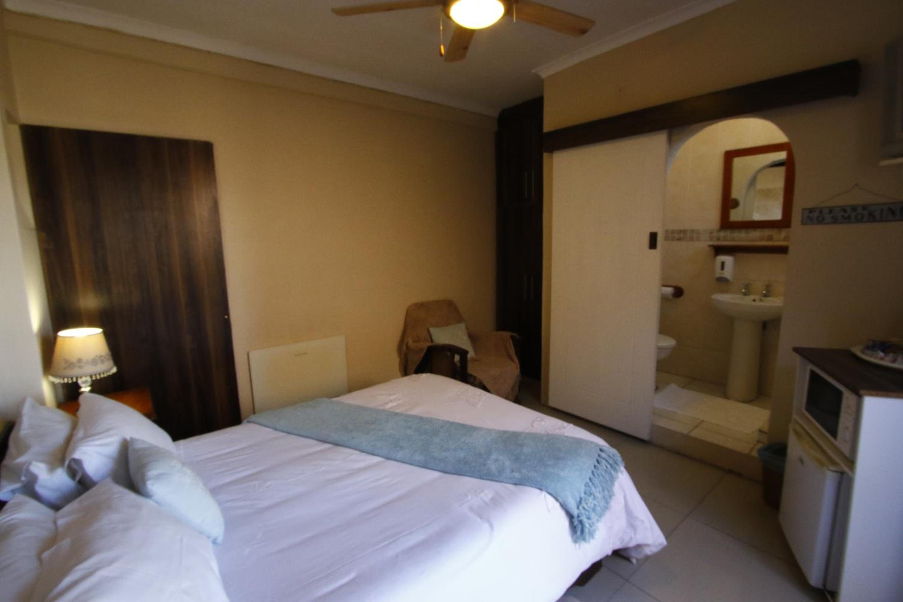 Budget Double Room photo 2
