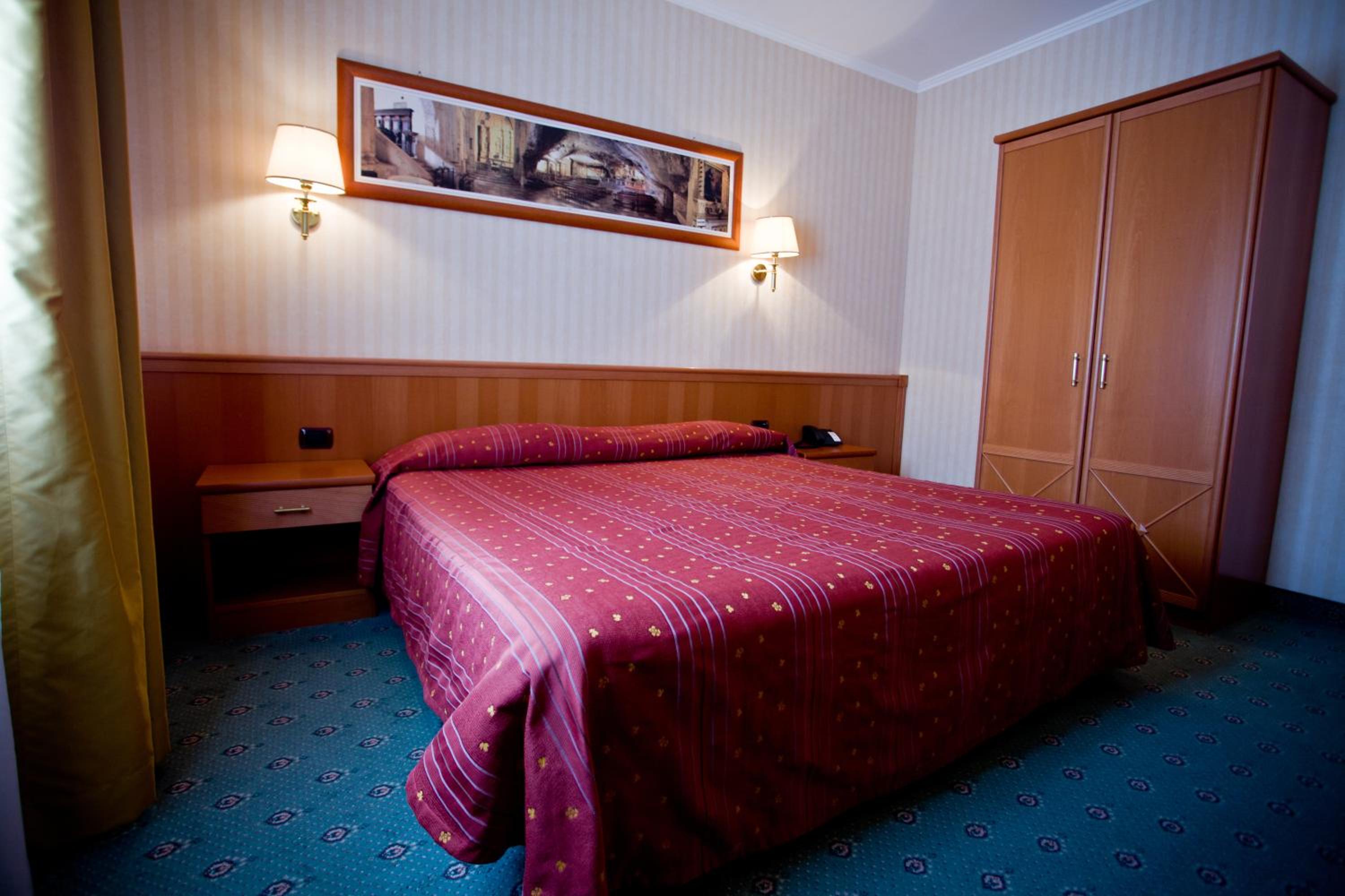 Standard Double or Twin Room - Photo 1