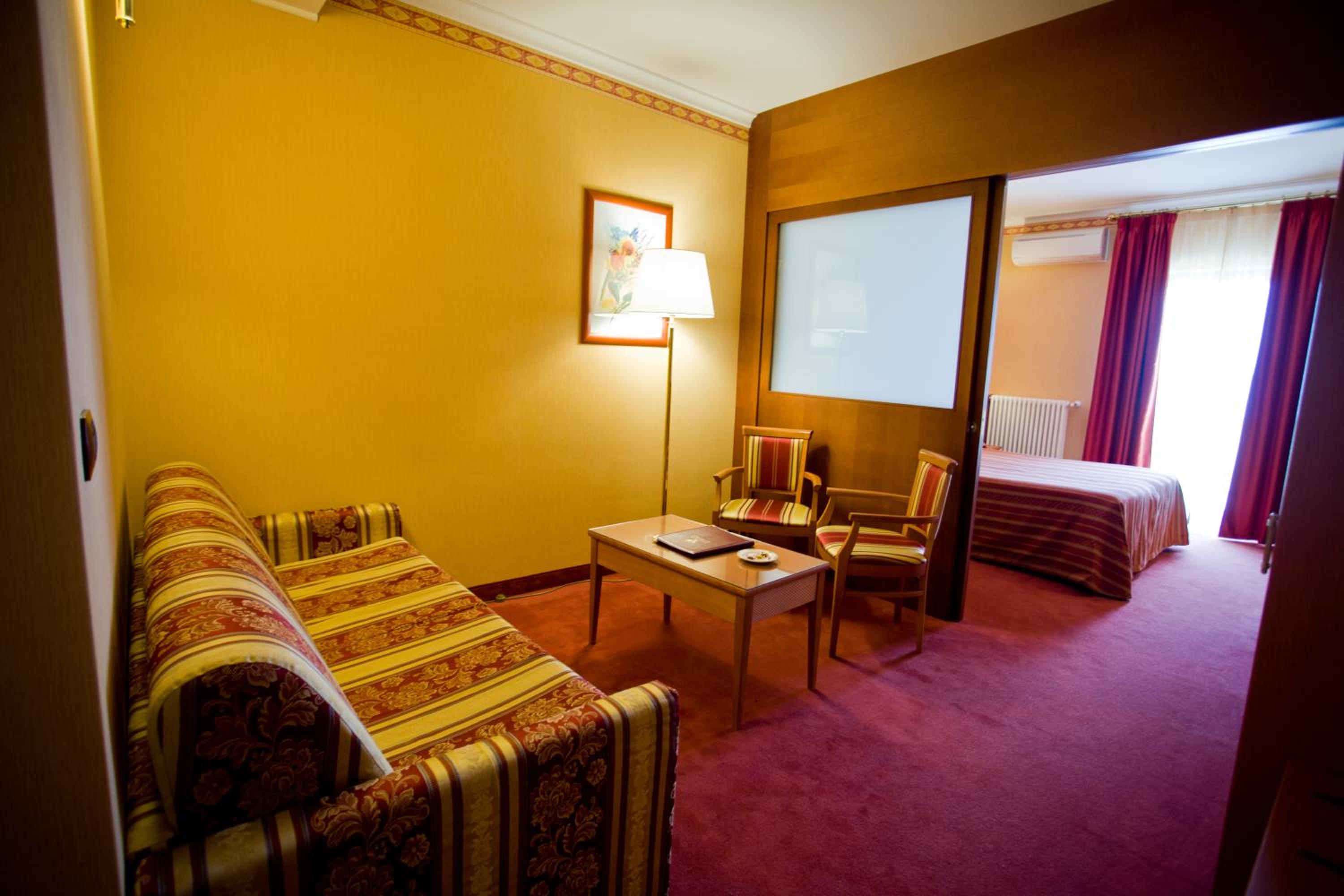 Suite (2 Adults) - Photo 5