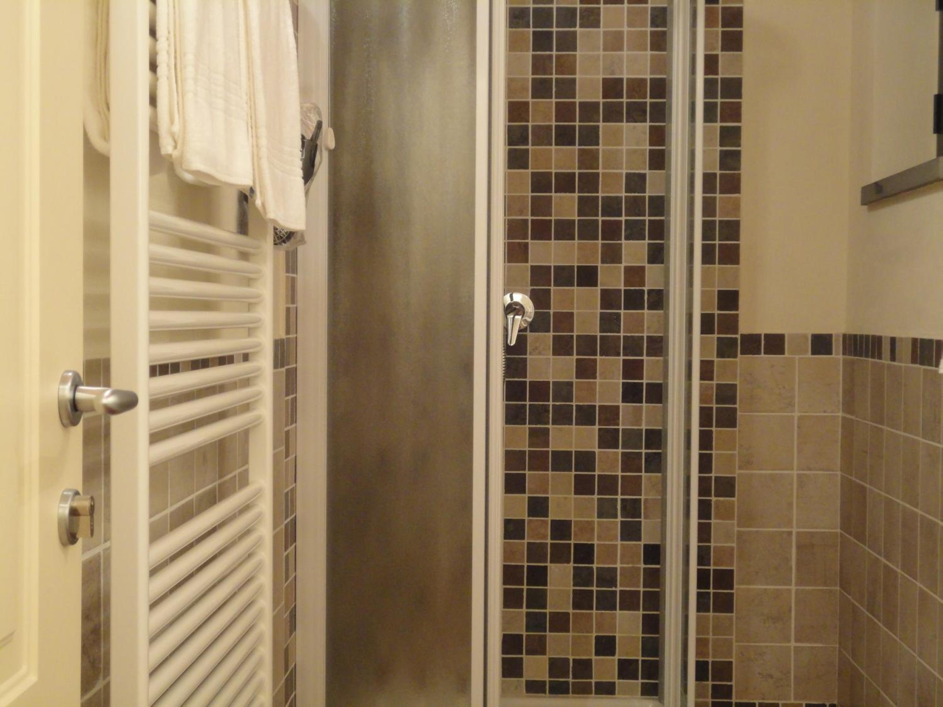 Double Room - Photo 12