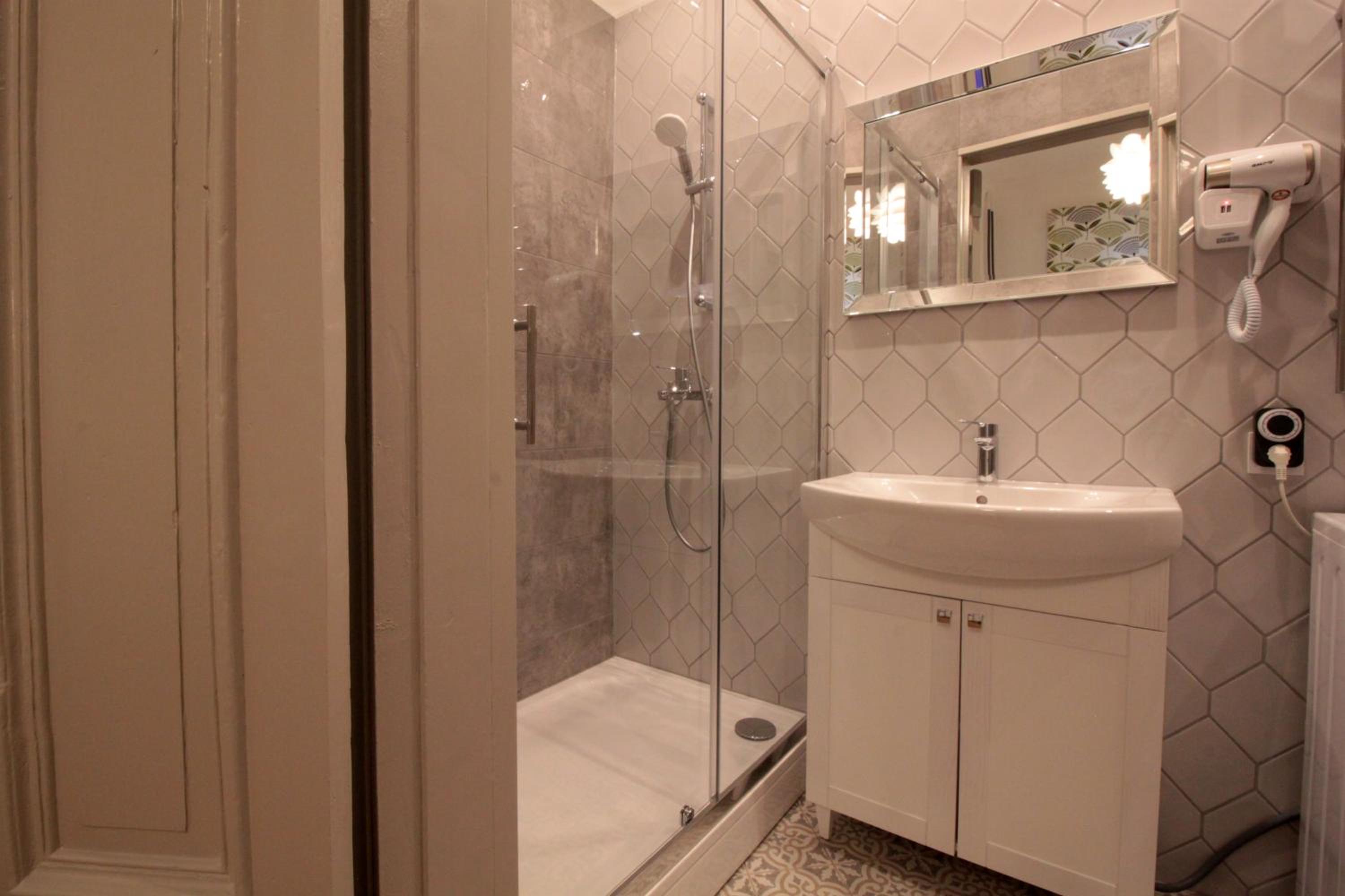 One-Bedroom Apartment - Photo 9
