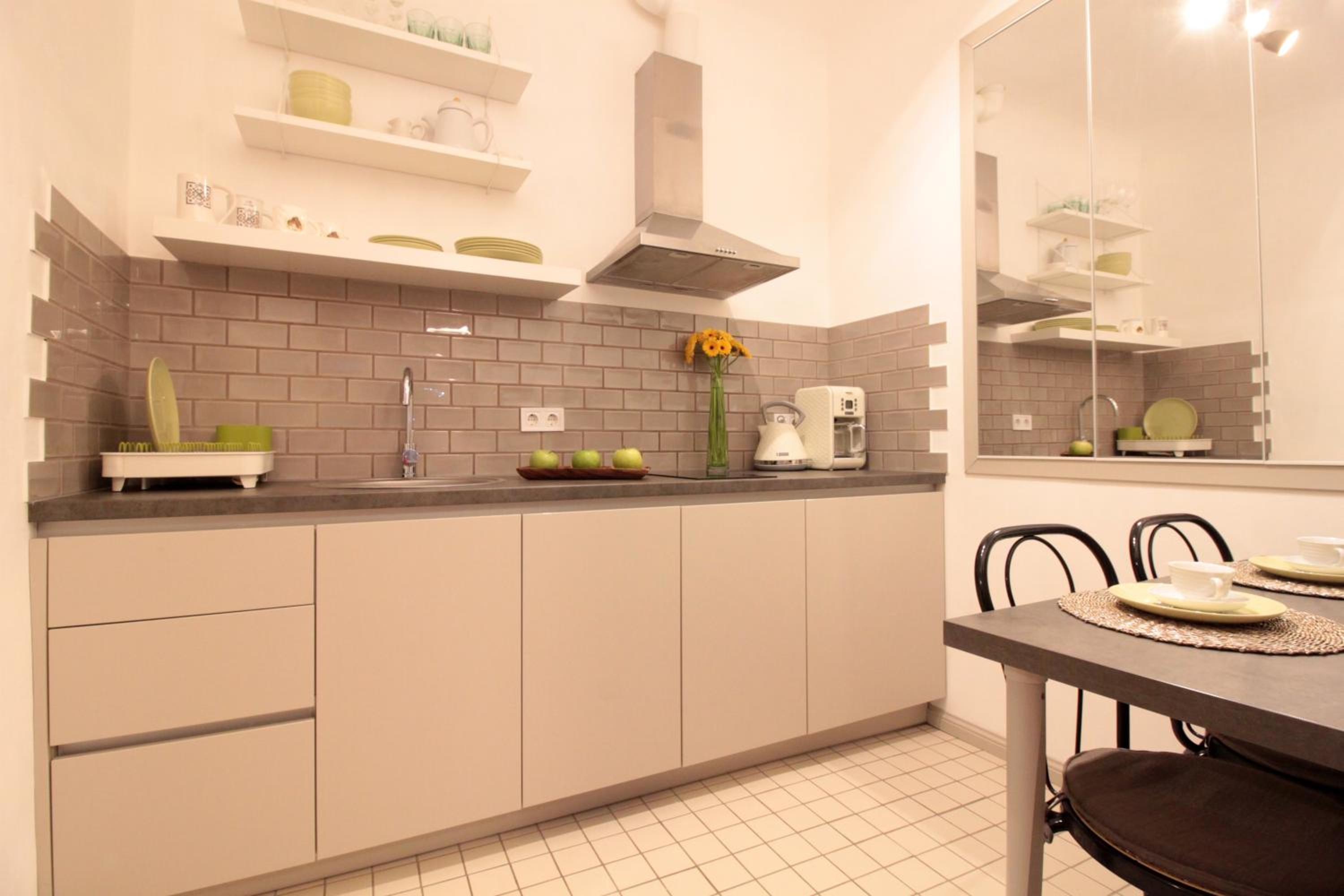 One-Bedroom Apartment - Photo 2