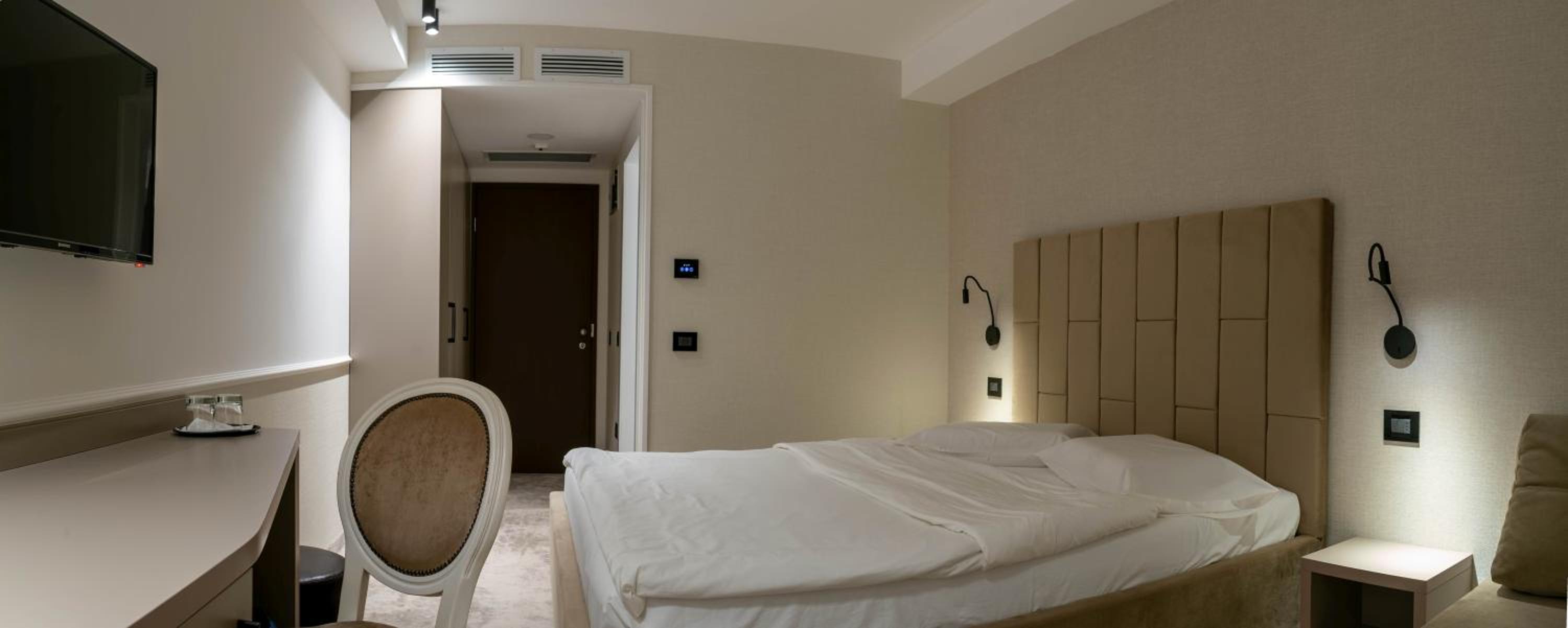 Standard Double Room - Photo 20