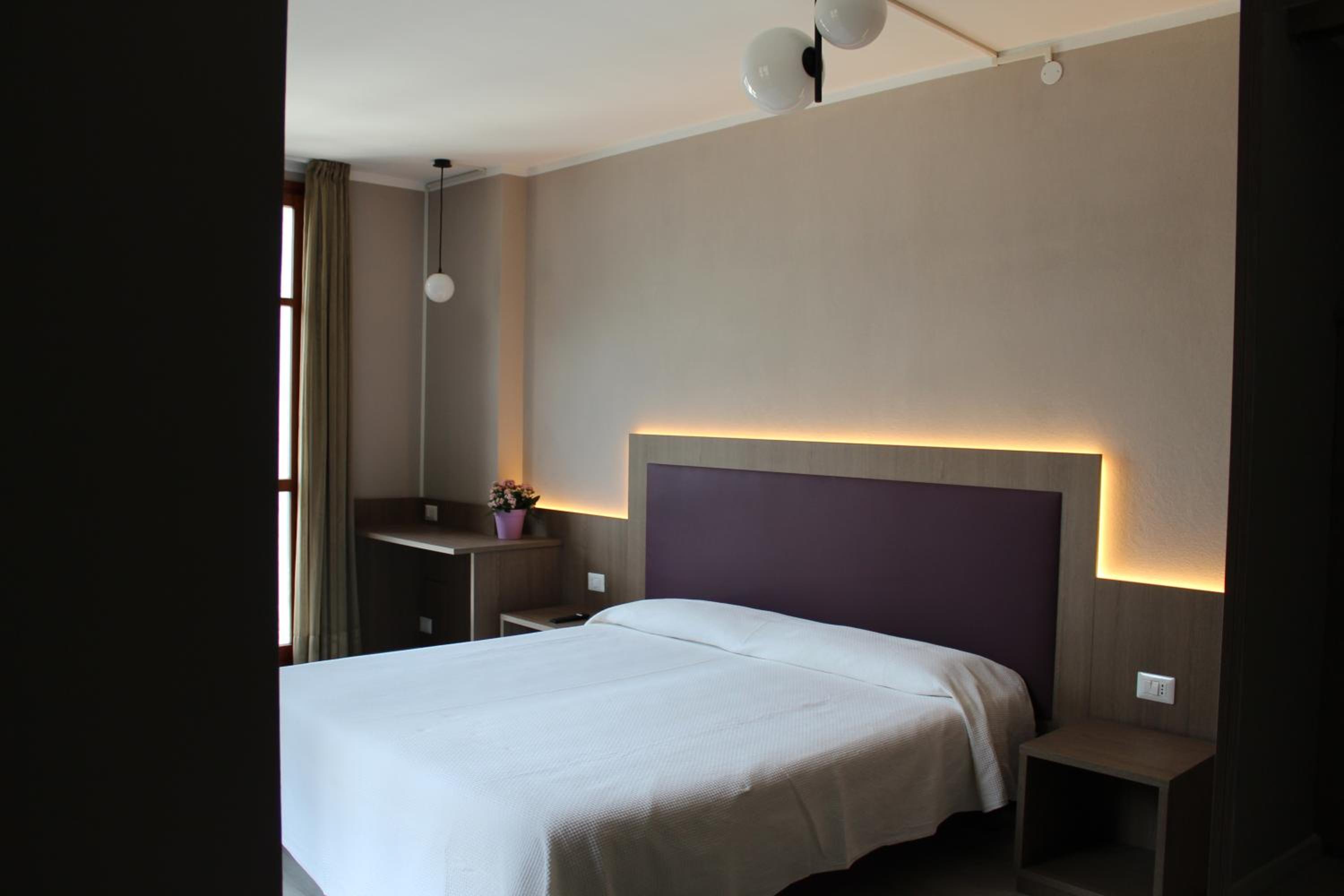 Deluxe Double or Twin Room with Lake View