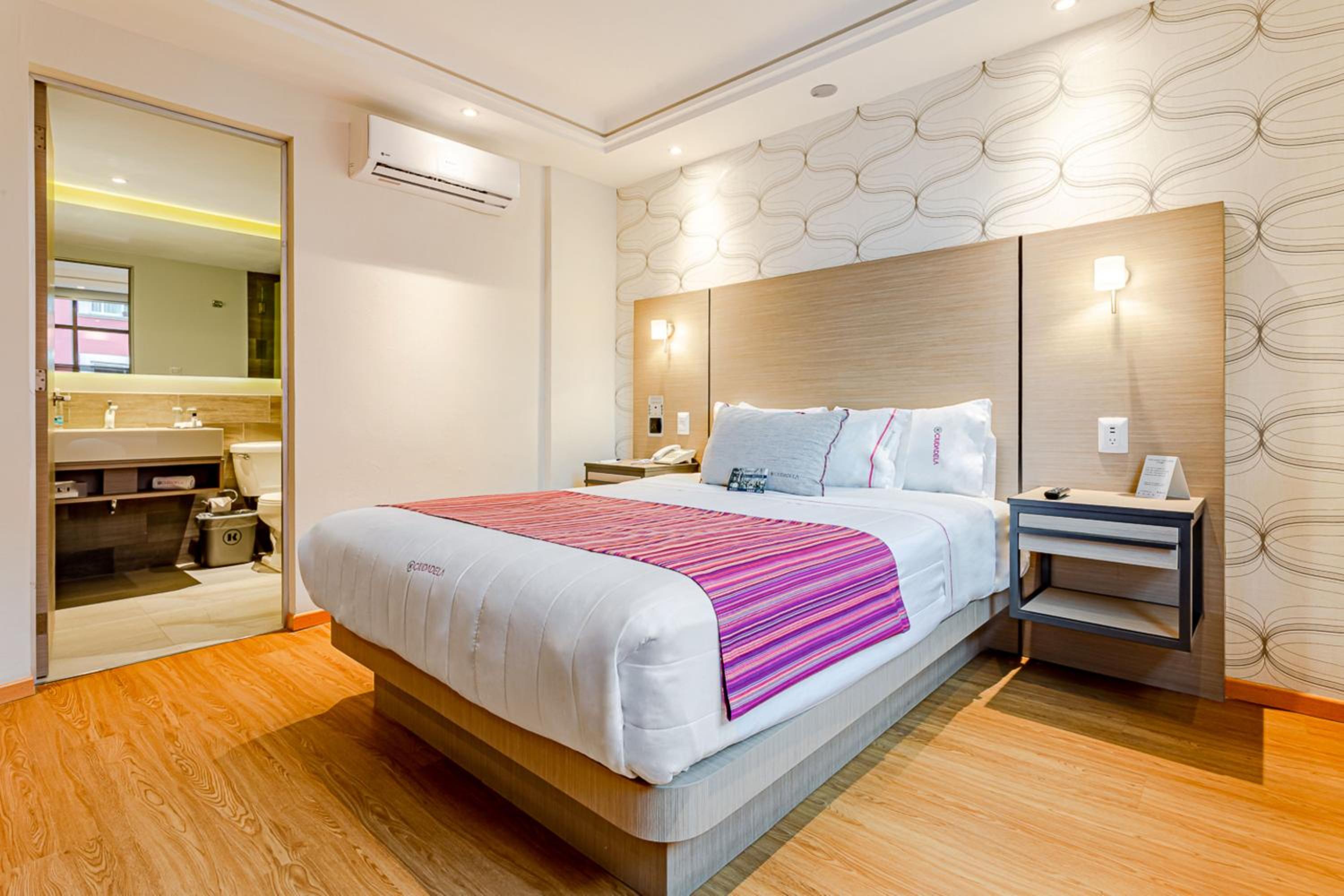Standard Queen Room photo 1