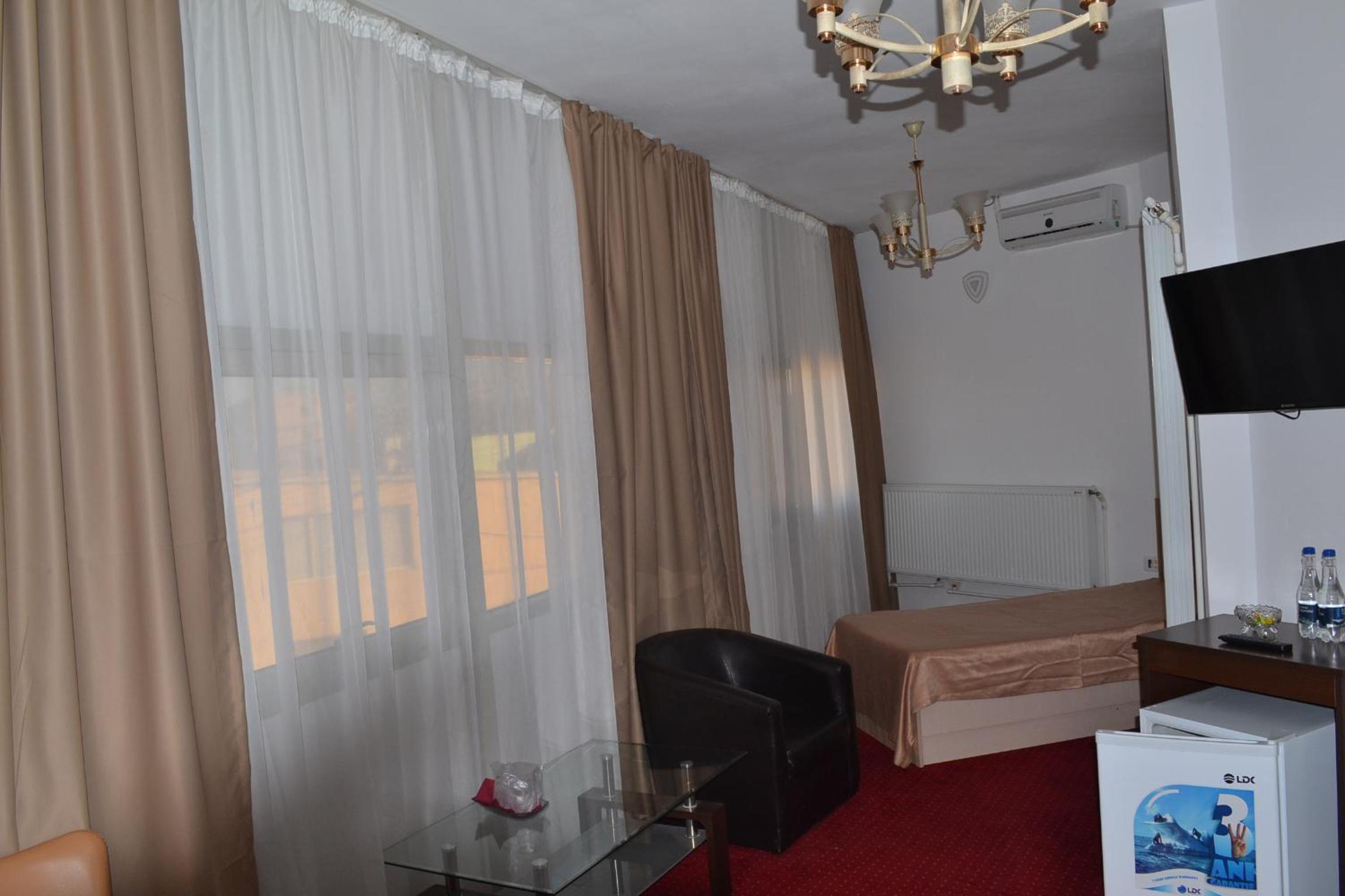 Double Room with Private Bathroom - Photo 42