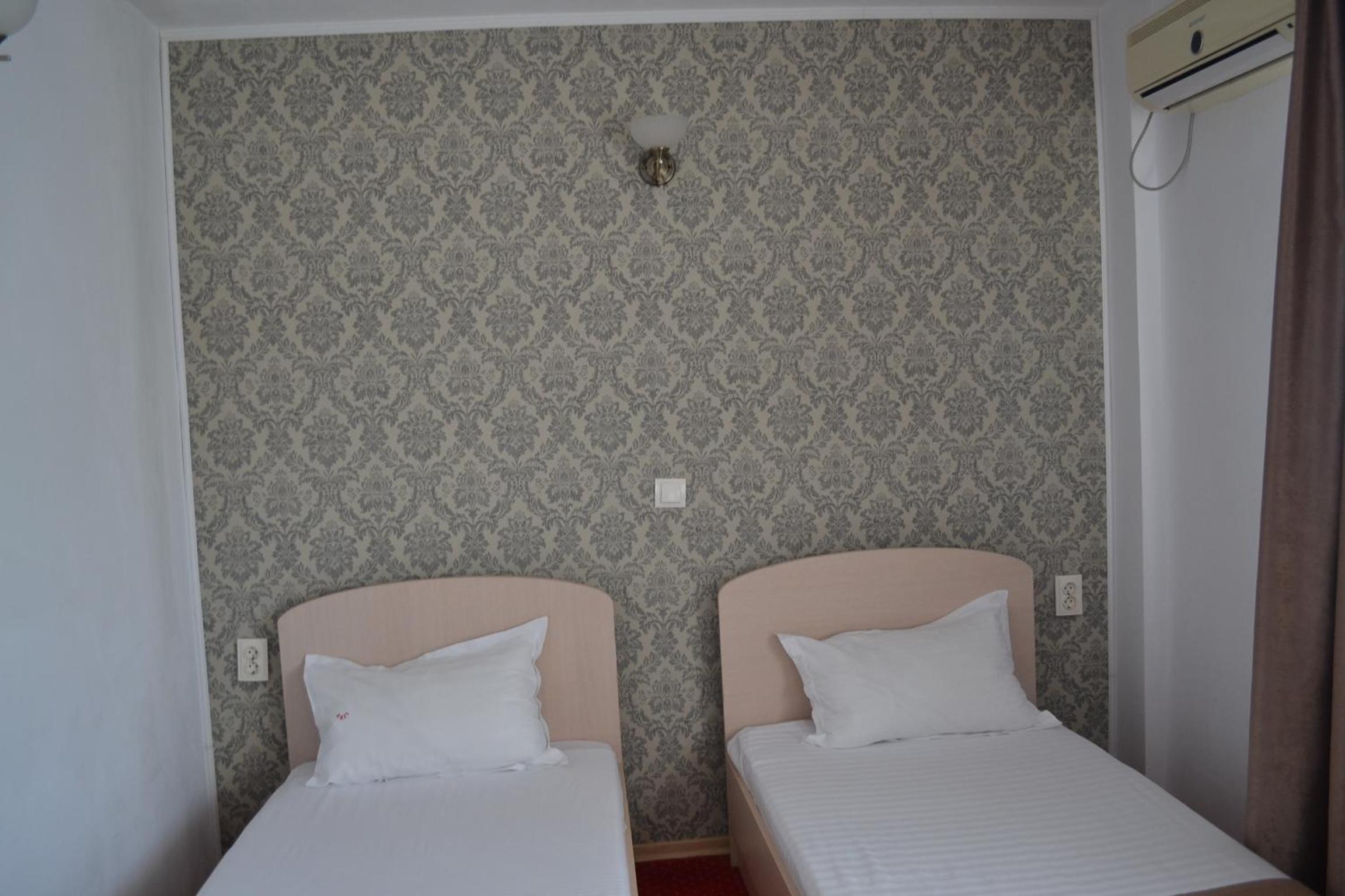 Triple Room with Private Bathroom - Photo 37