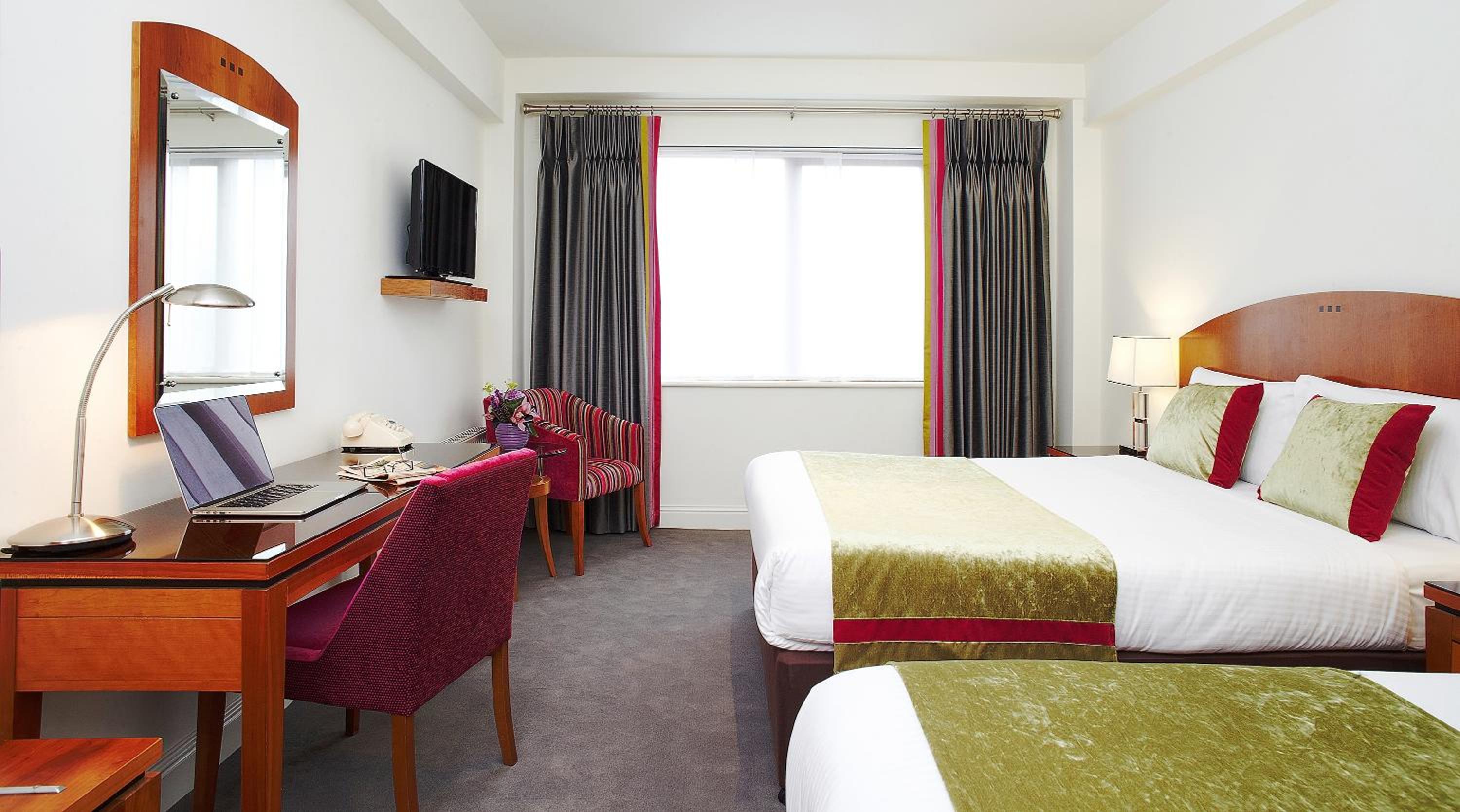 Double and Single Bed Room photo 1