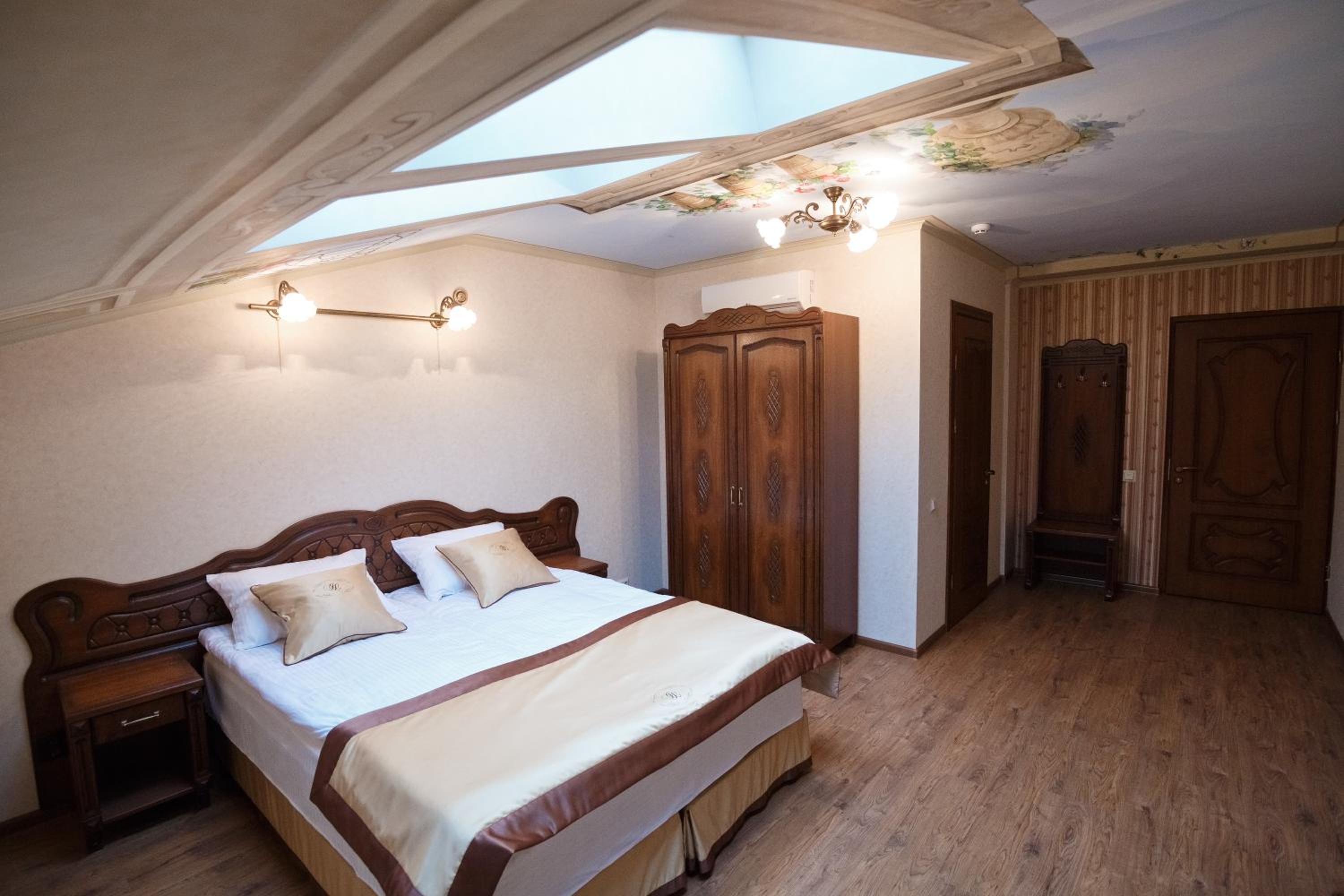Standard Double or Twin Room photo 1