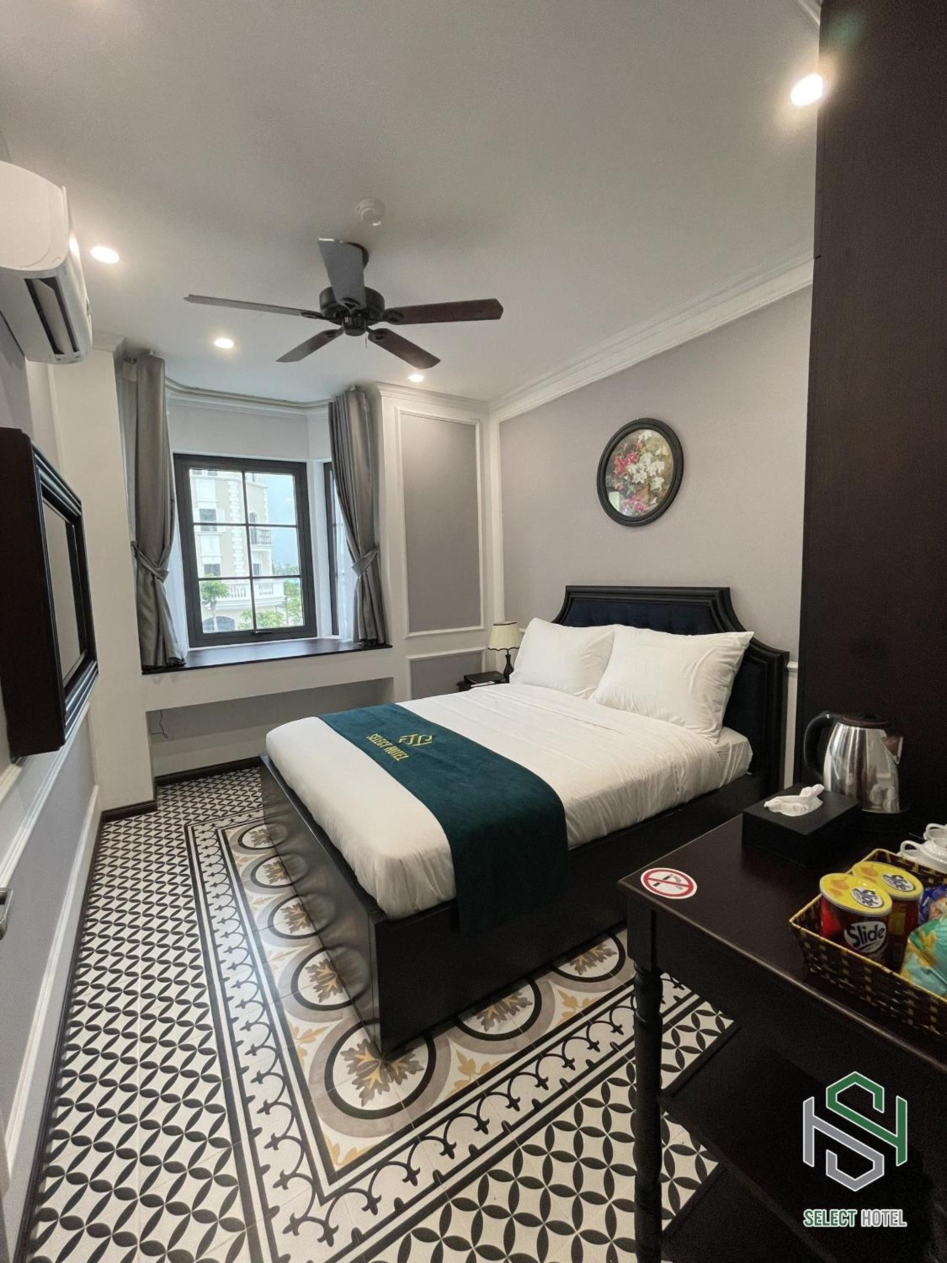Queen Room with Balcony