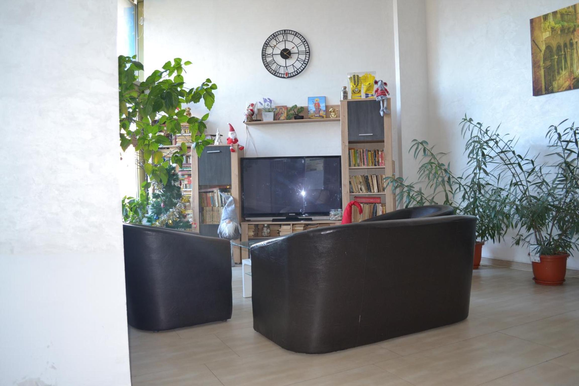 Double Room with Private Bathroom - Photo 23