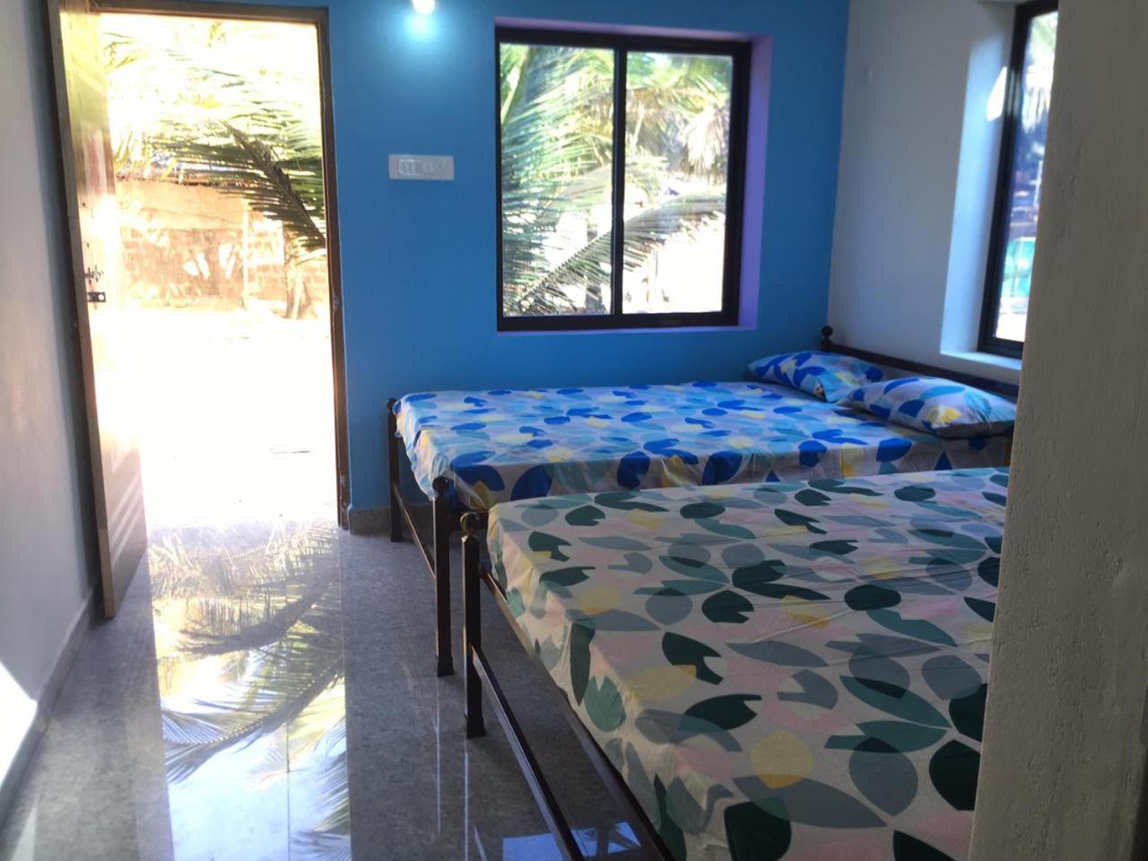 Deluxe Double Room with Side Sea View