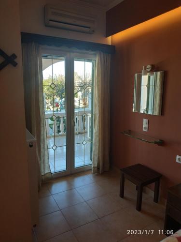 Studio with Balcony - Ground Floor photo 3