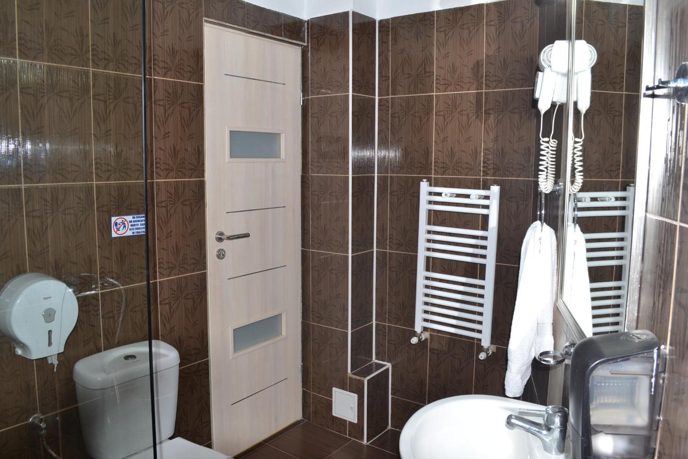 Double Room with Private Bathroom - Photo 115