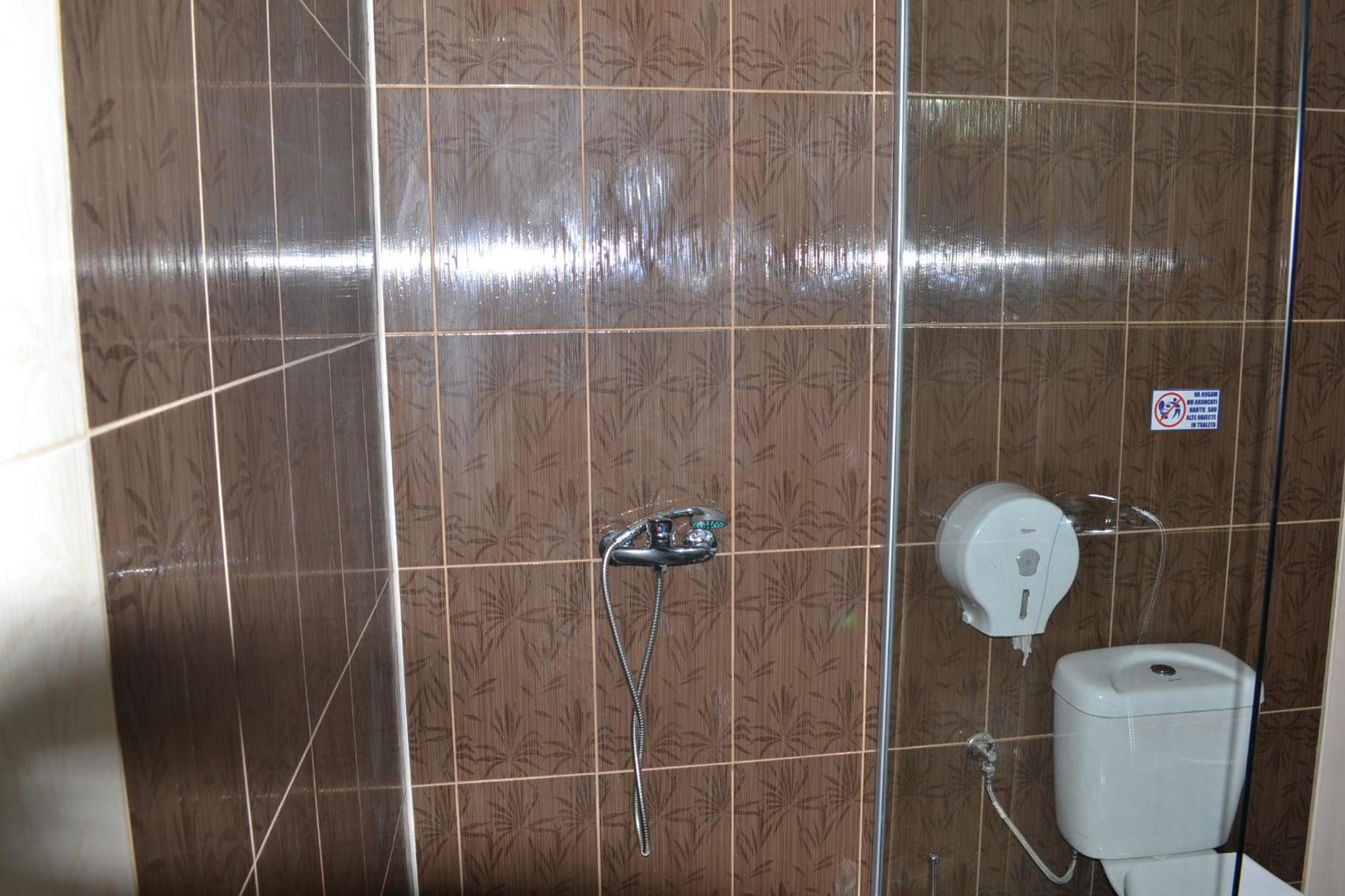 Double Room with Private Bathroom - Photo 26