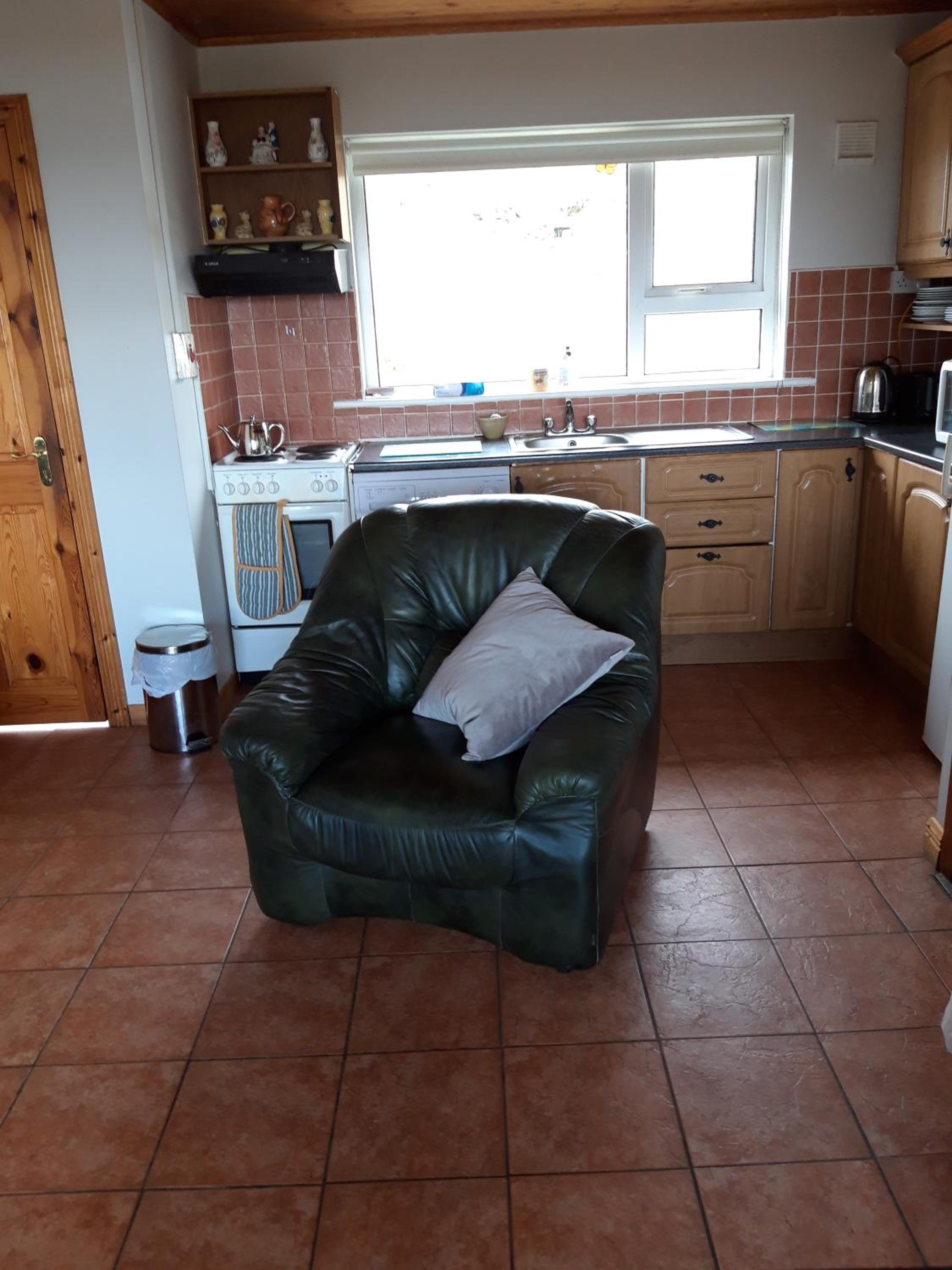 Three-Bedroom House photo 3