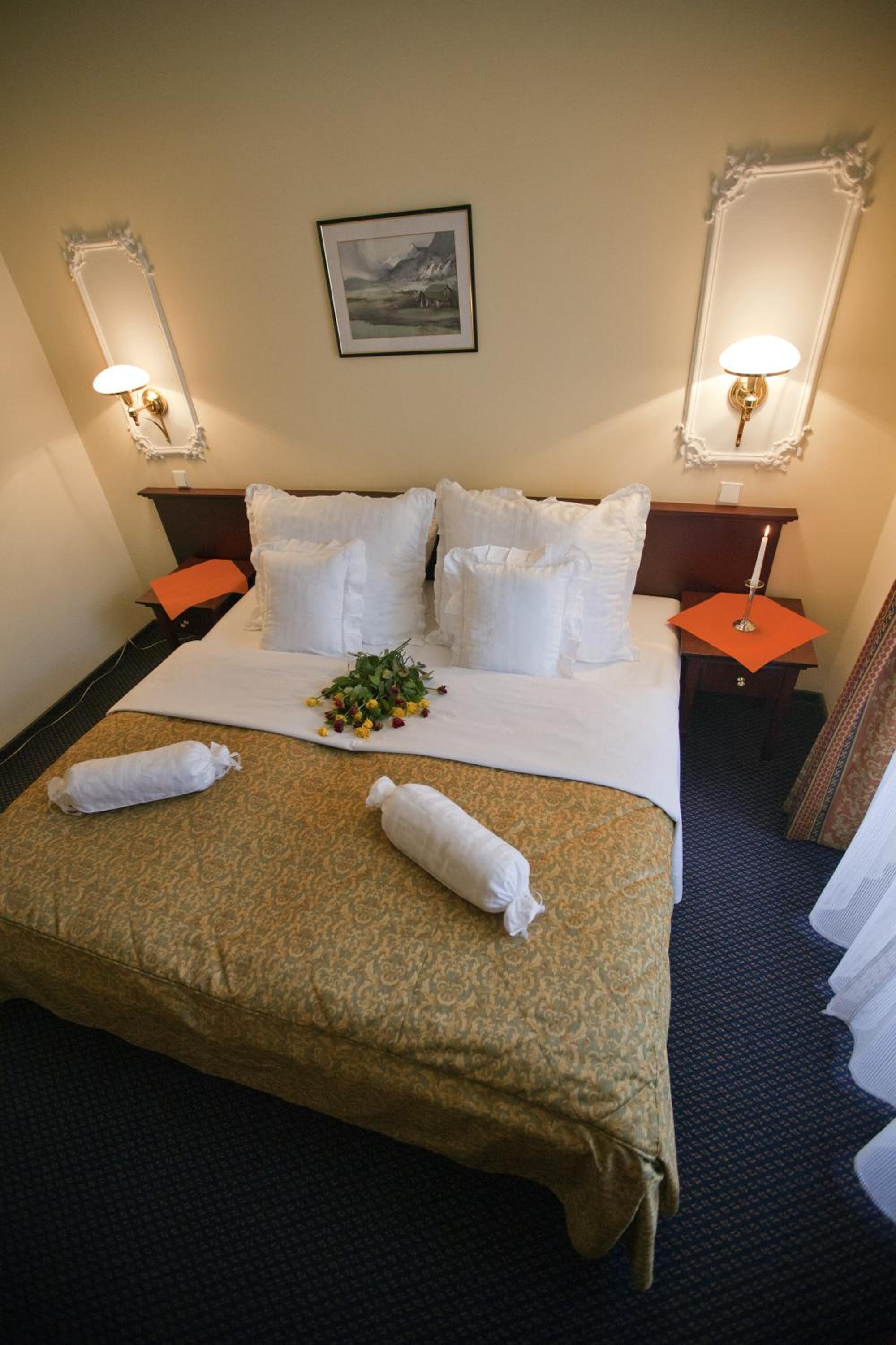 Double or Twin Room photo 3