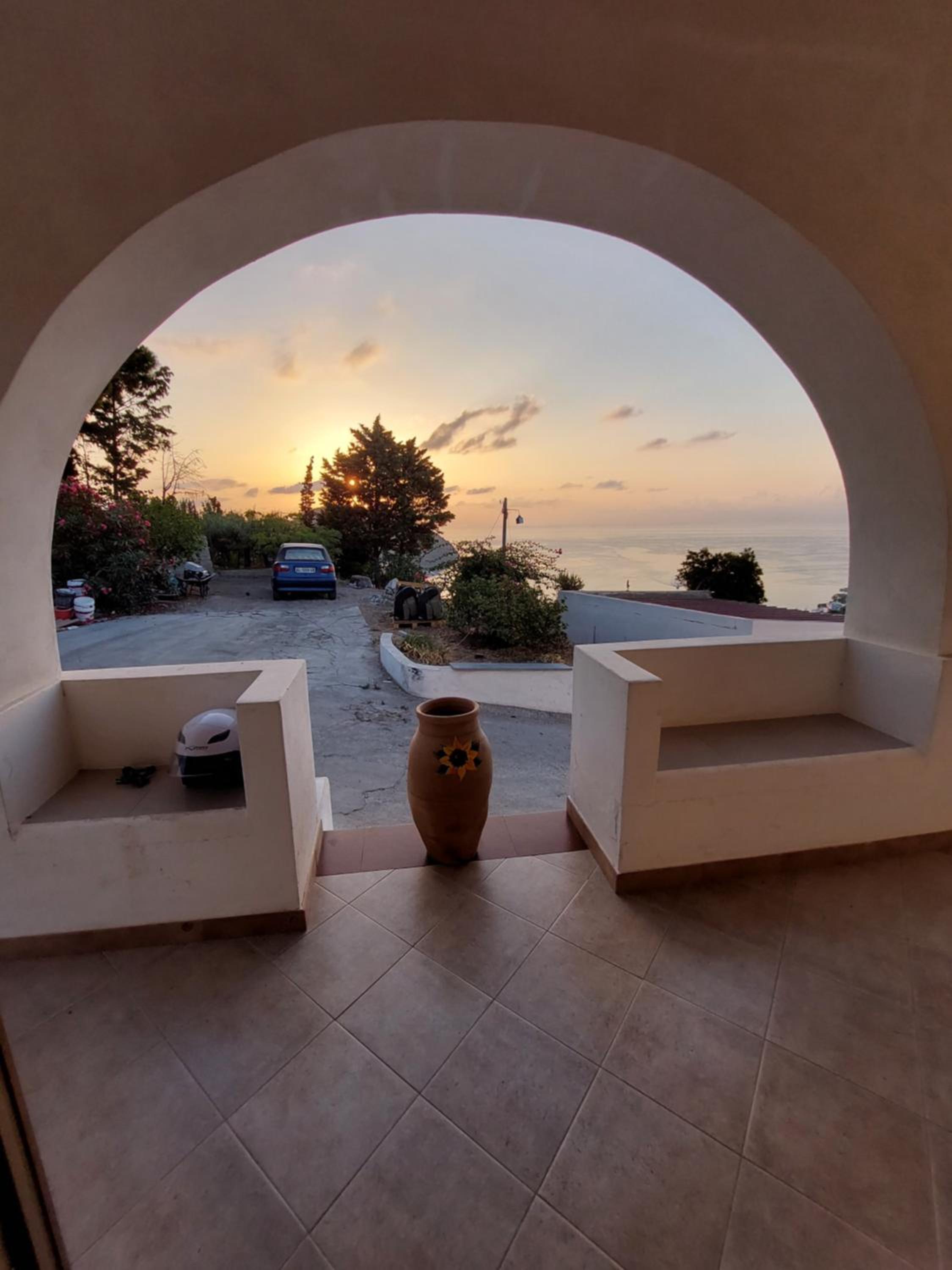 Deluxe Double Room with Sea View - Photo 4