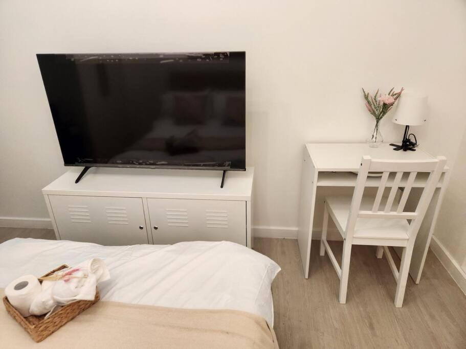 One-Bedroom Apartment photo 3