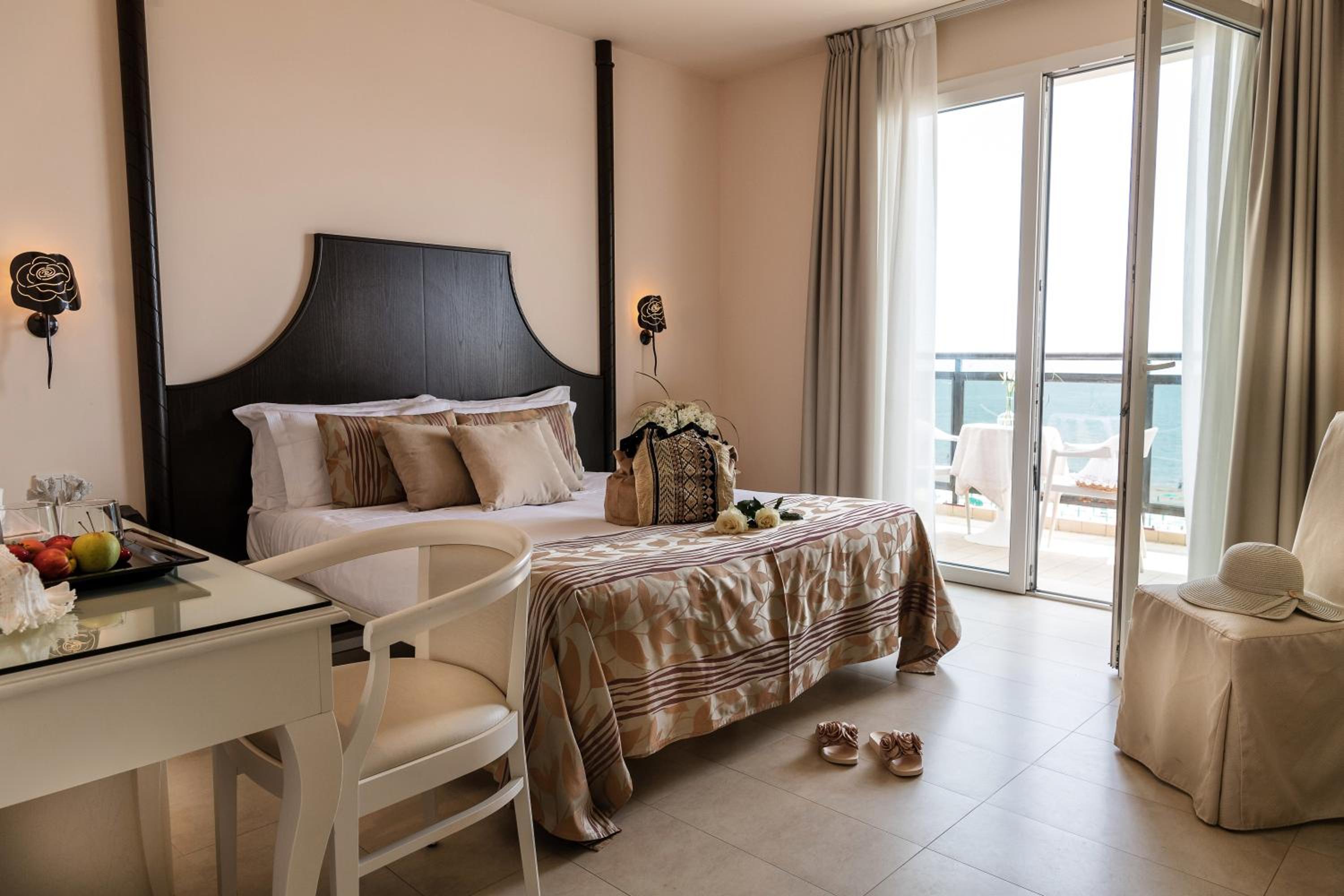 King Suite with Spa Bath with Sea View