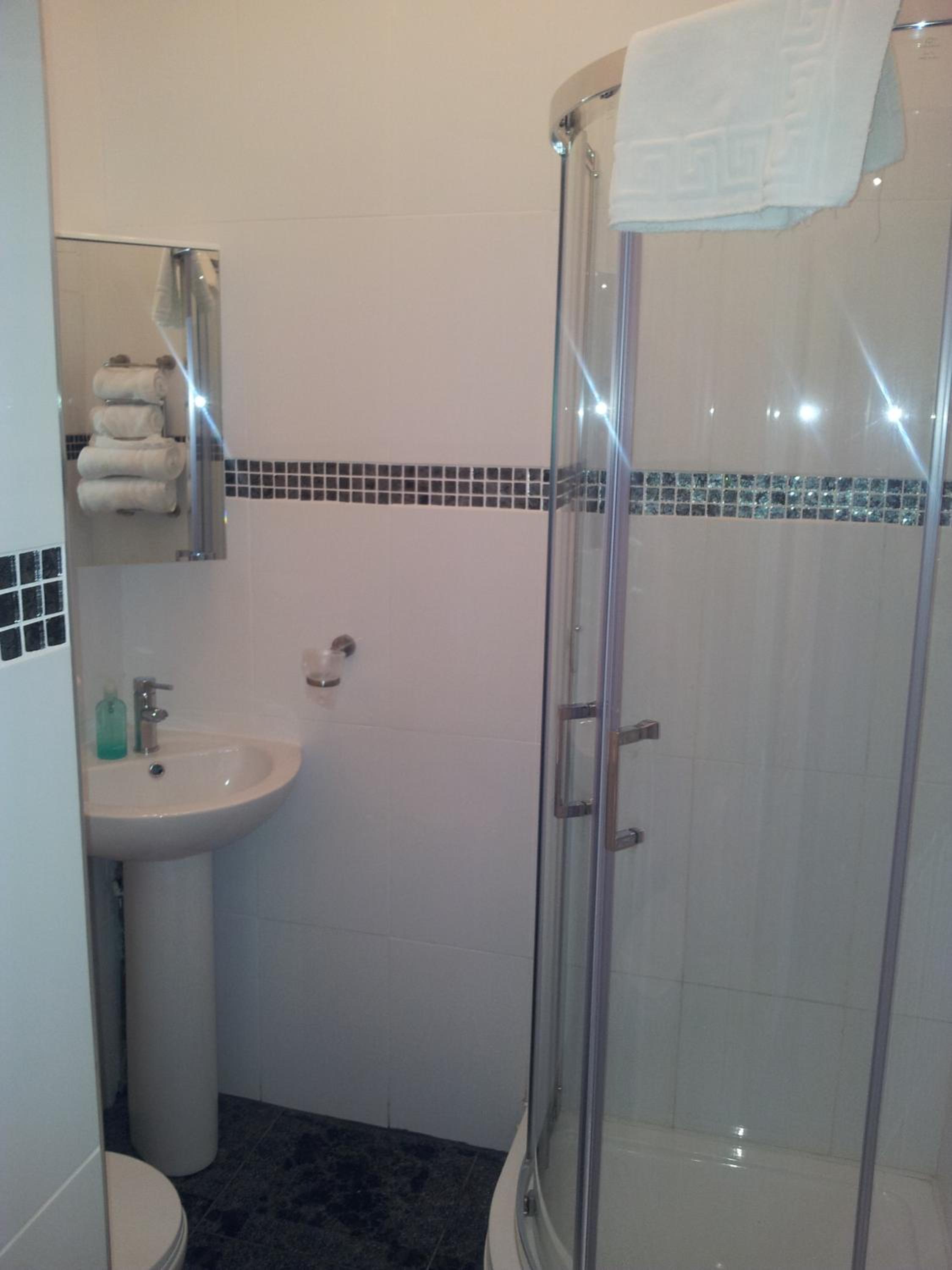 Family Room with Shower - Not pet friendly - Photo 5
