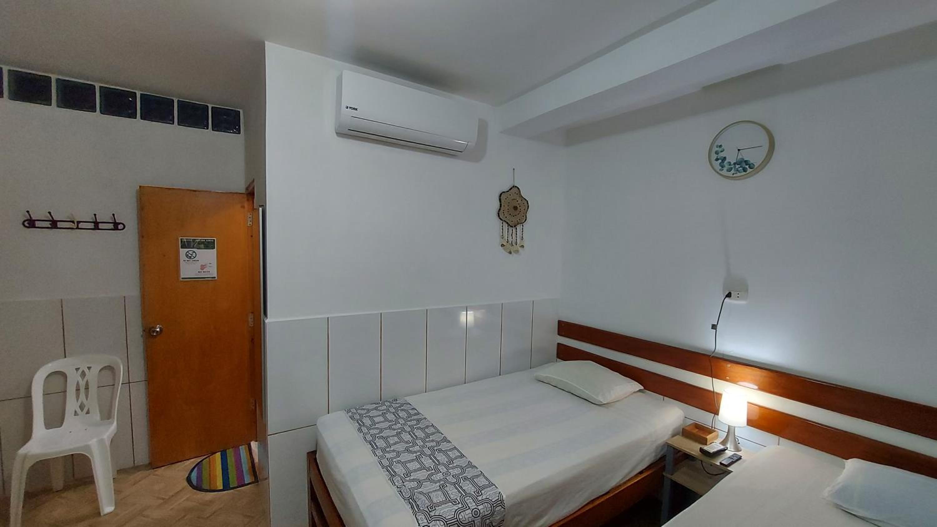 Economy Twin Room photo 3