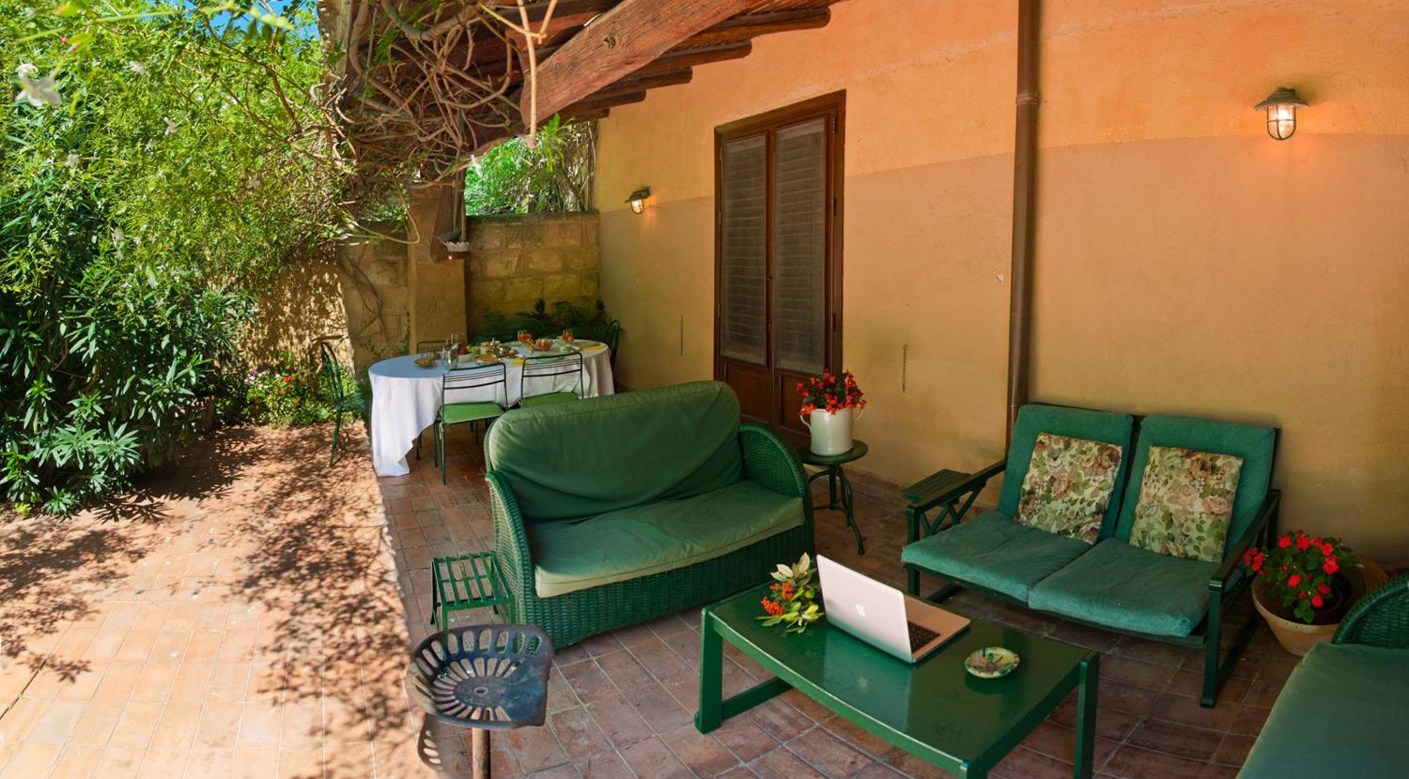 Suite with Garden View photo 3