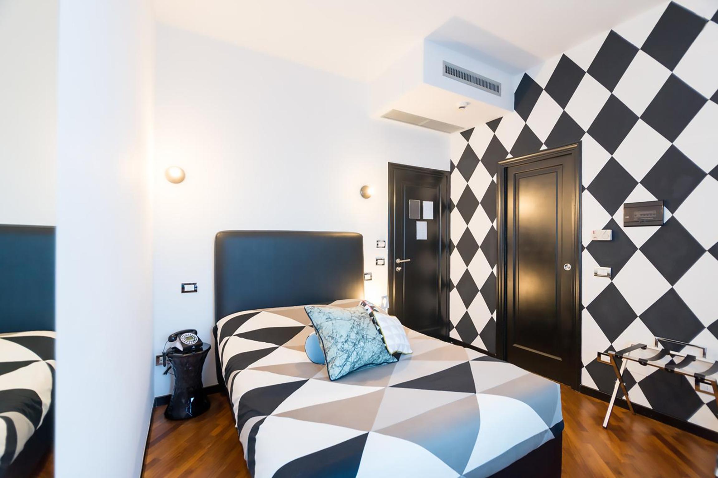Double Room with Small Double Bed photo 2