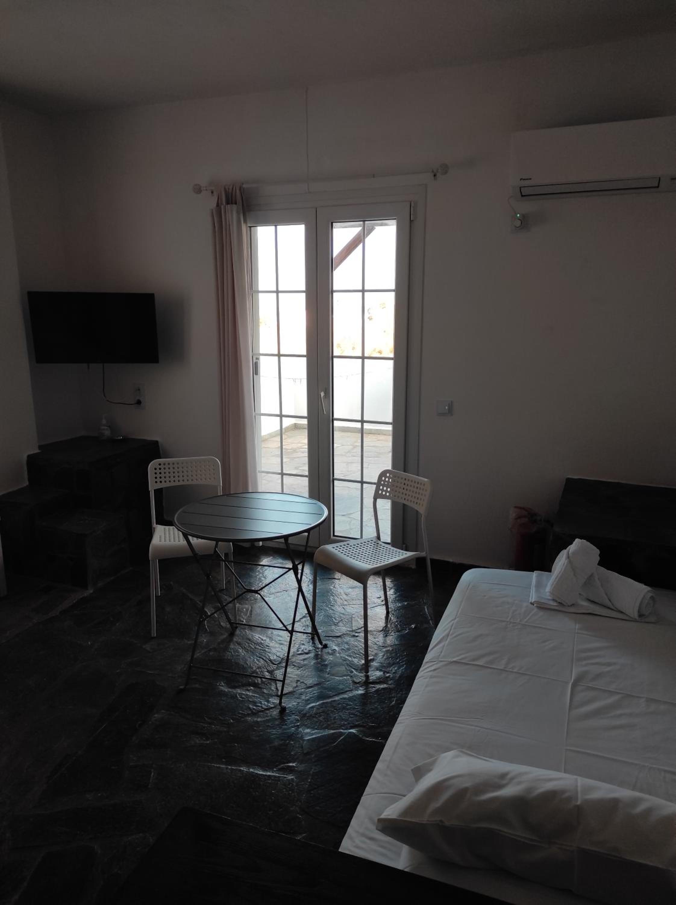 Classic Triple Room - Photo 28