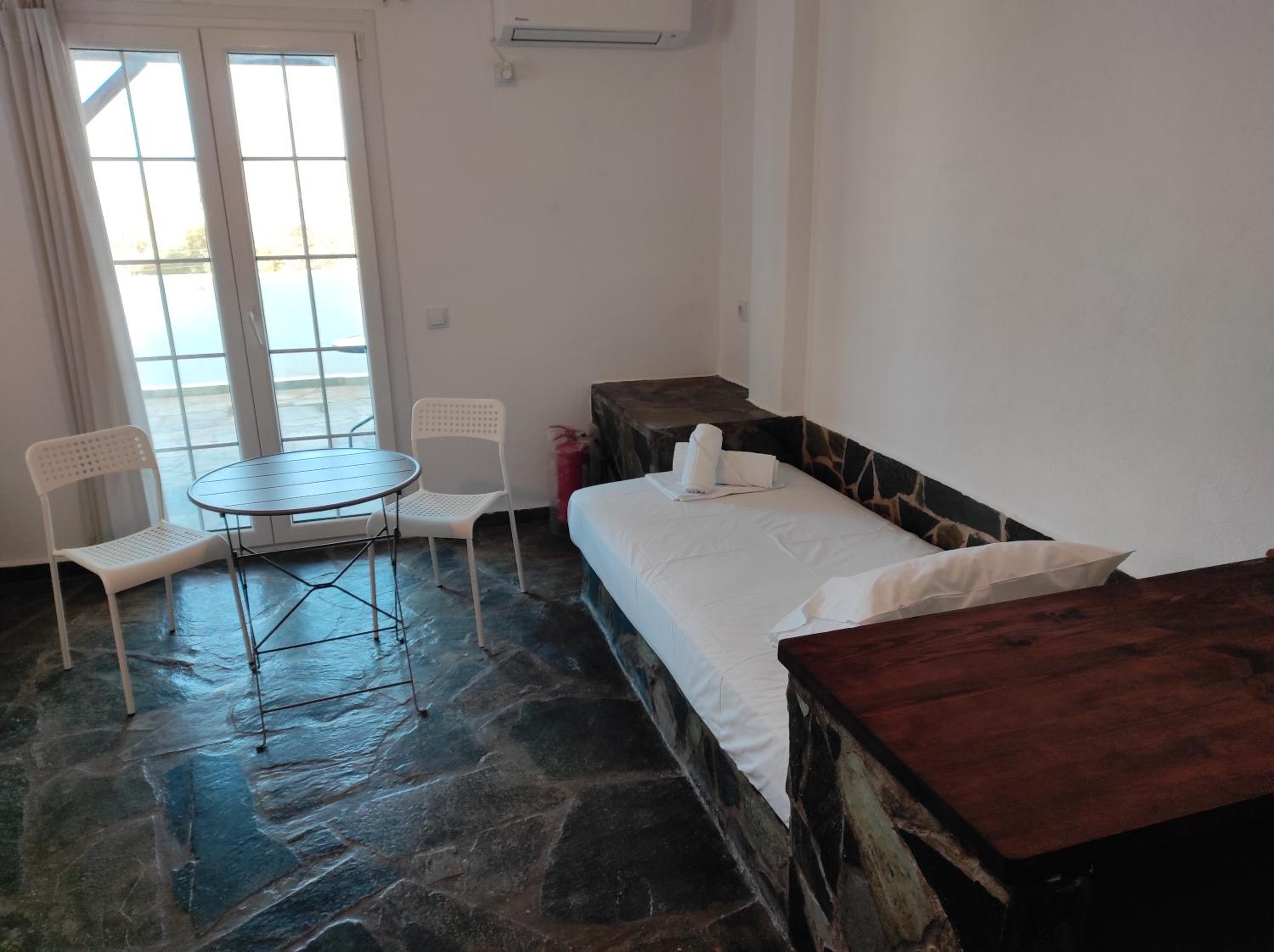 Classic Triple Room - Photo 27