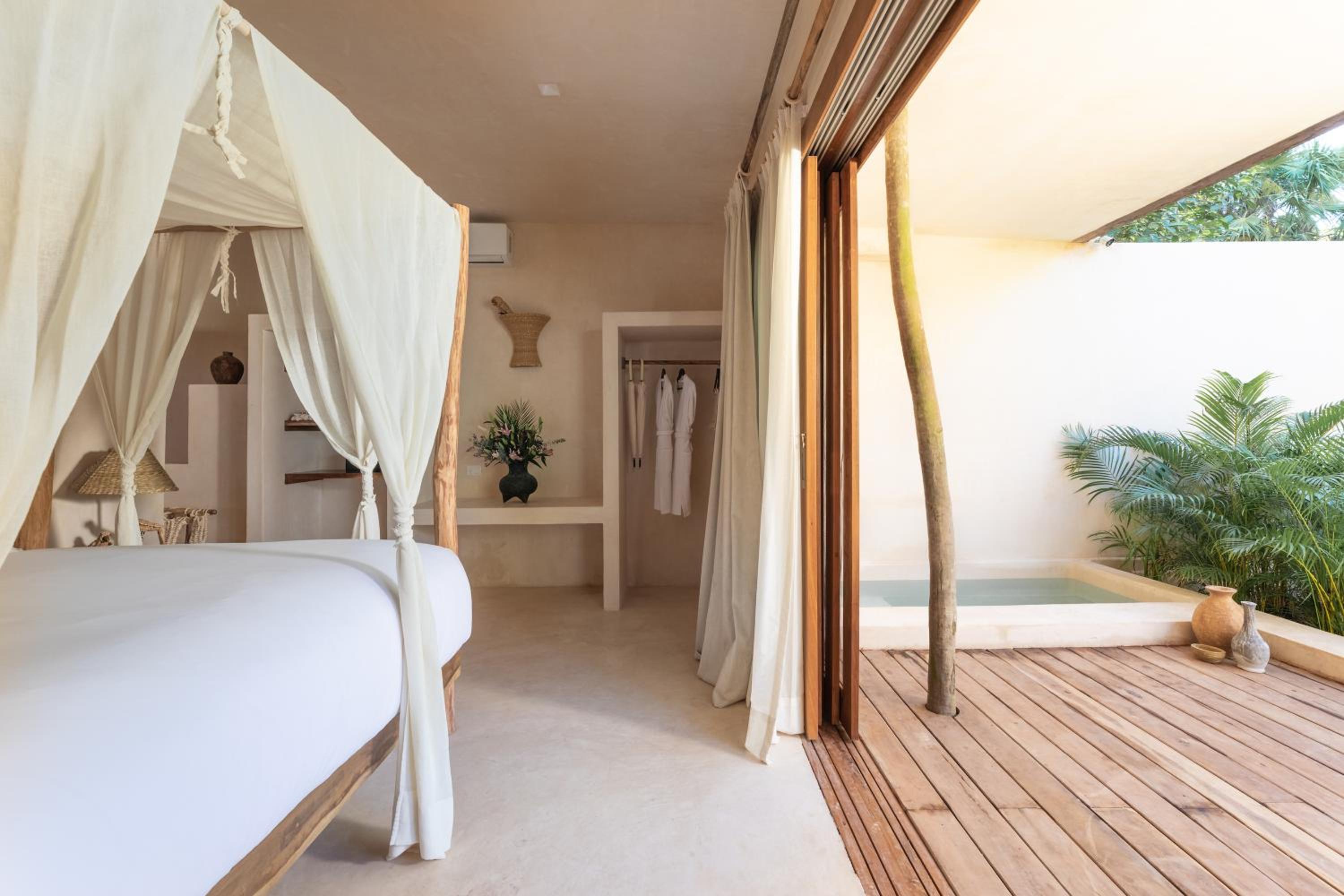 Cenote Suite Lower- Jungle side