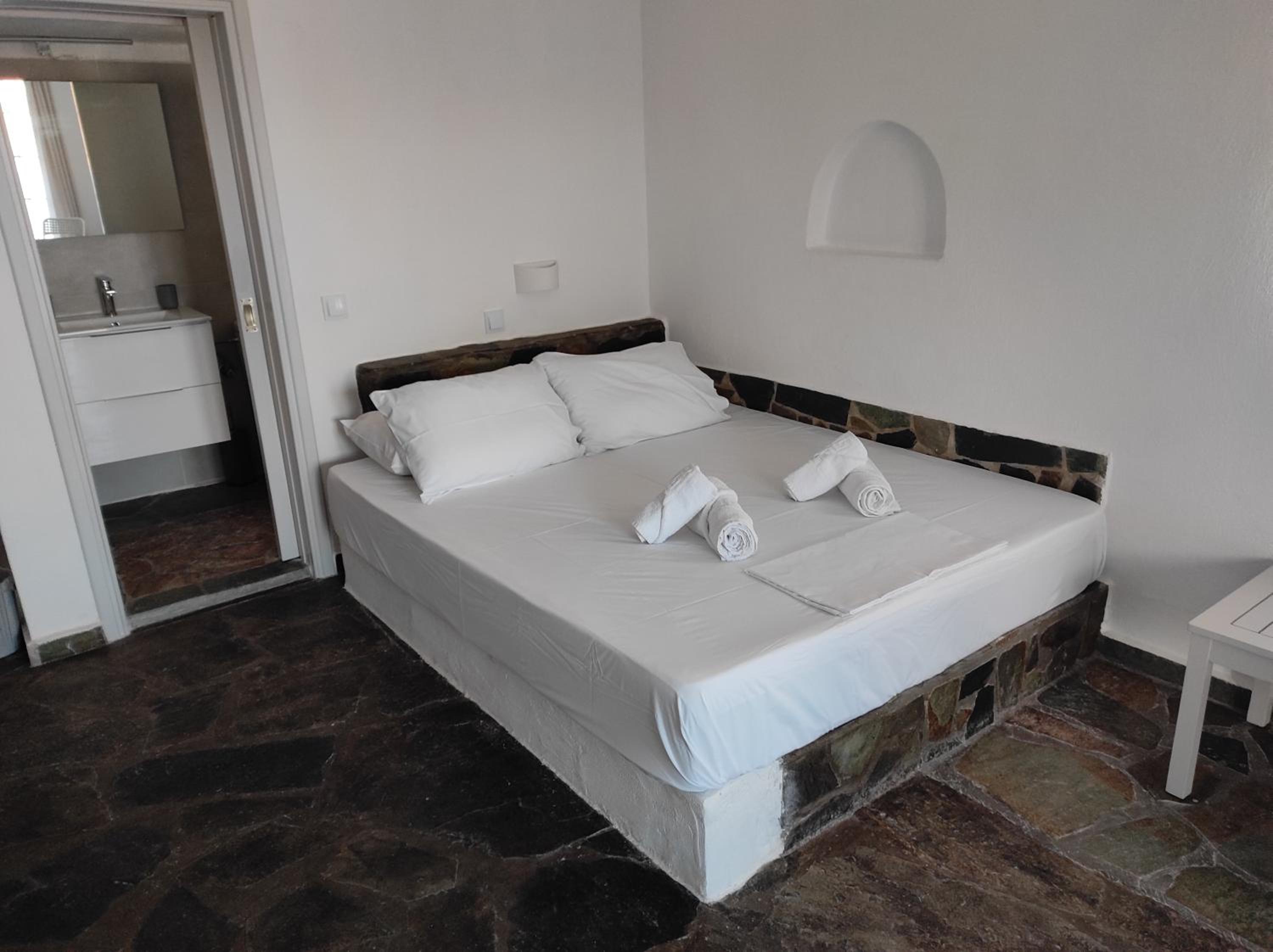 Classic Triple Room - Photo 30