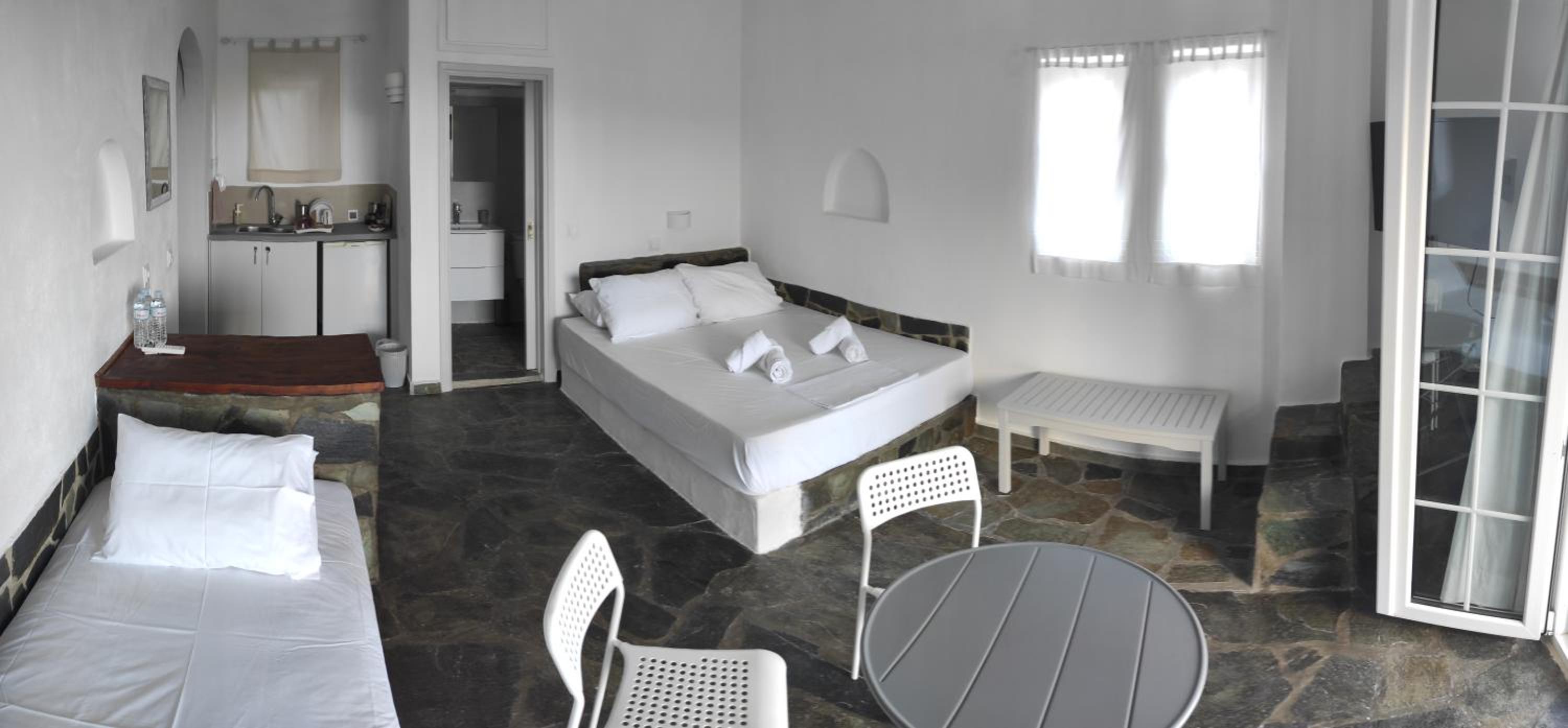 Classic Triple Room - Photo 14