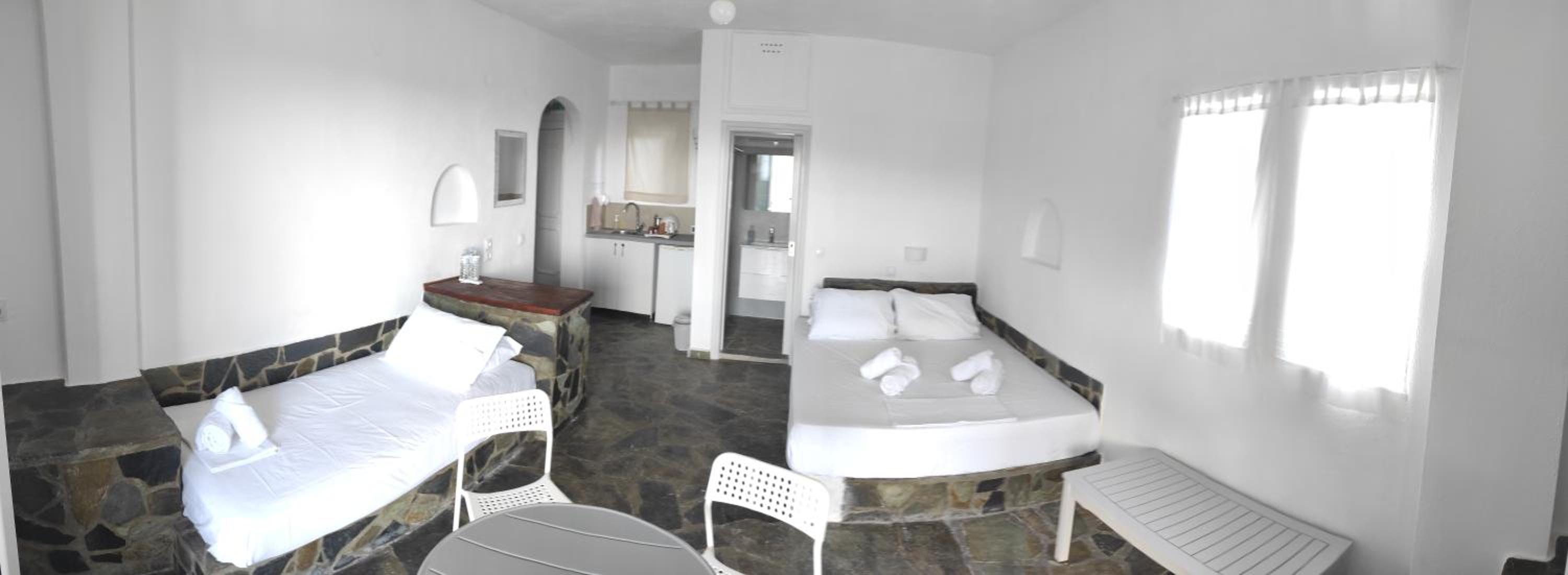 Classic Triple Room - Photo 24