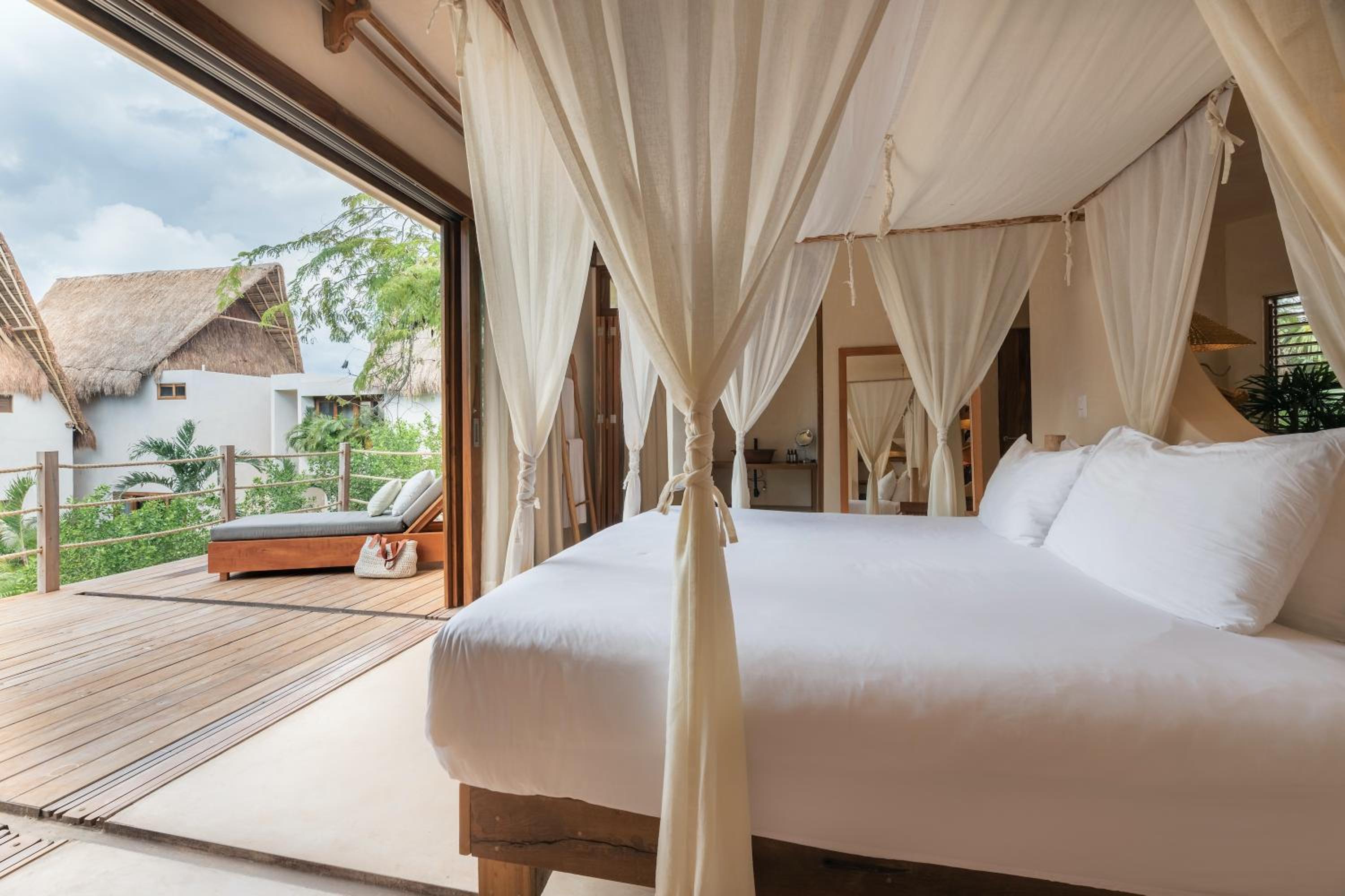 Cenote Master Suite - Jungle side