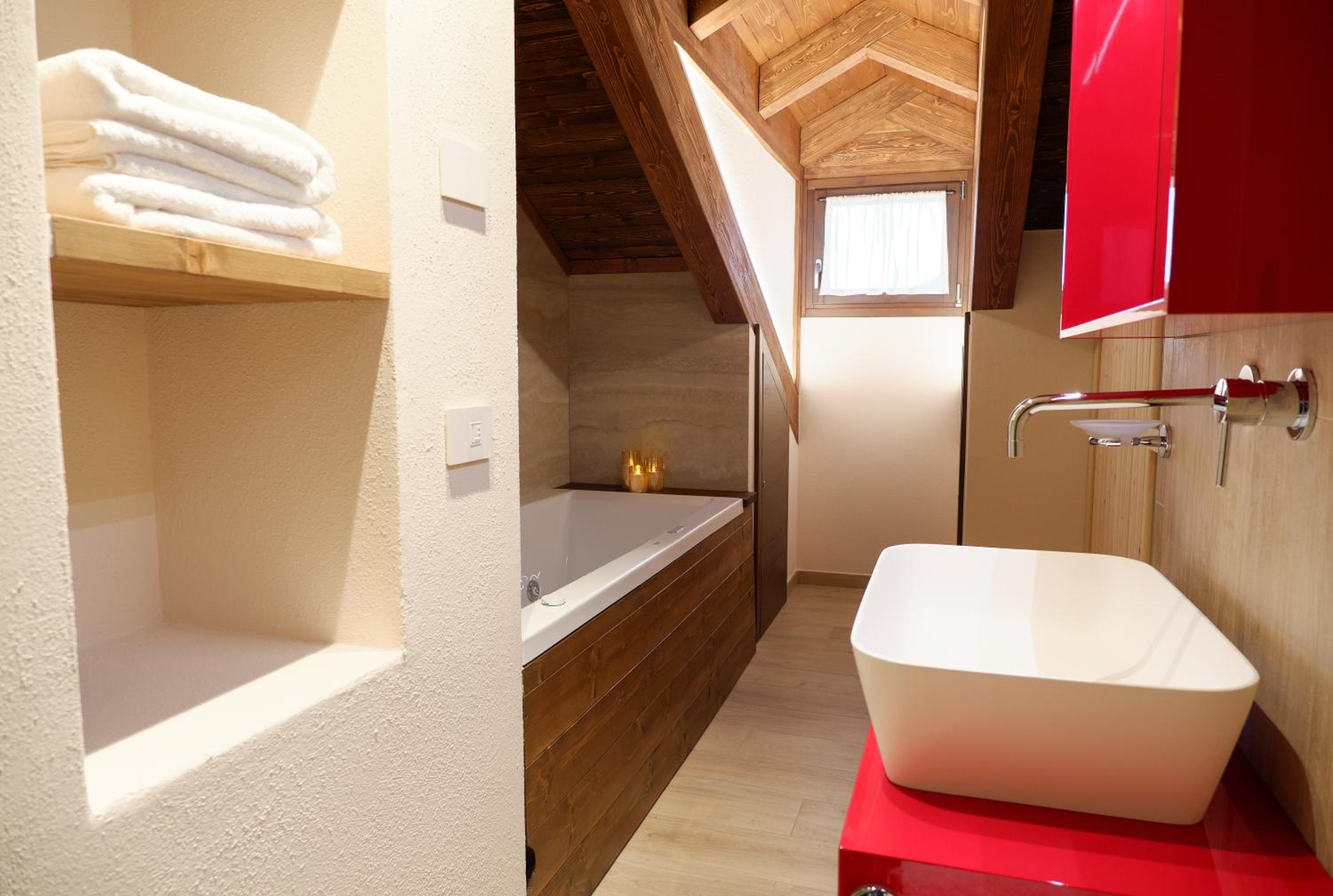 King Room with Spa Bath - Photo 3