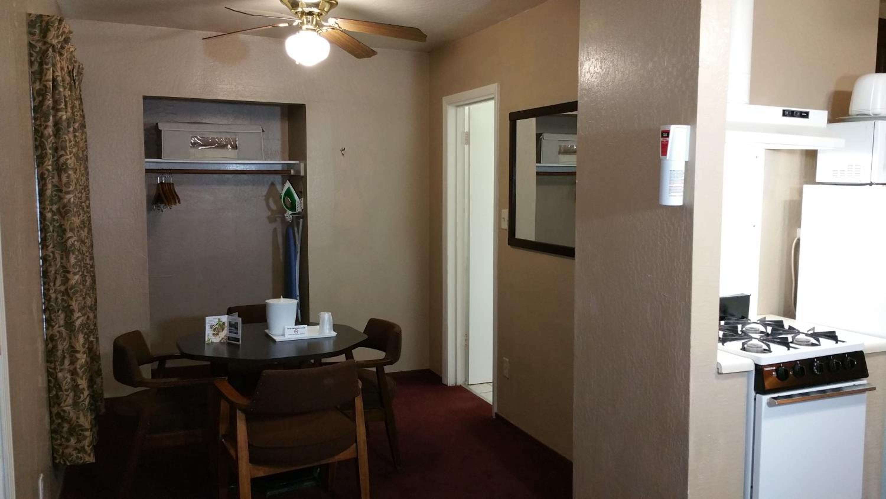 Deluxe Queen Room with Two Queen Beds photo 2