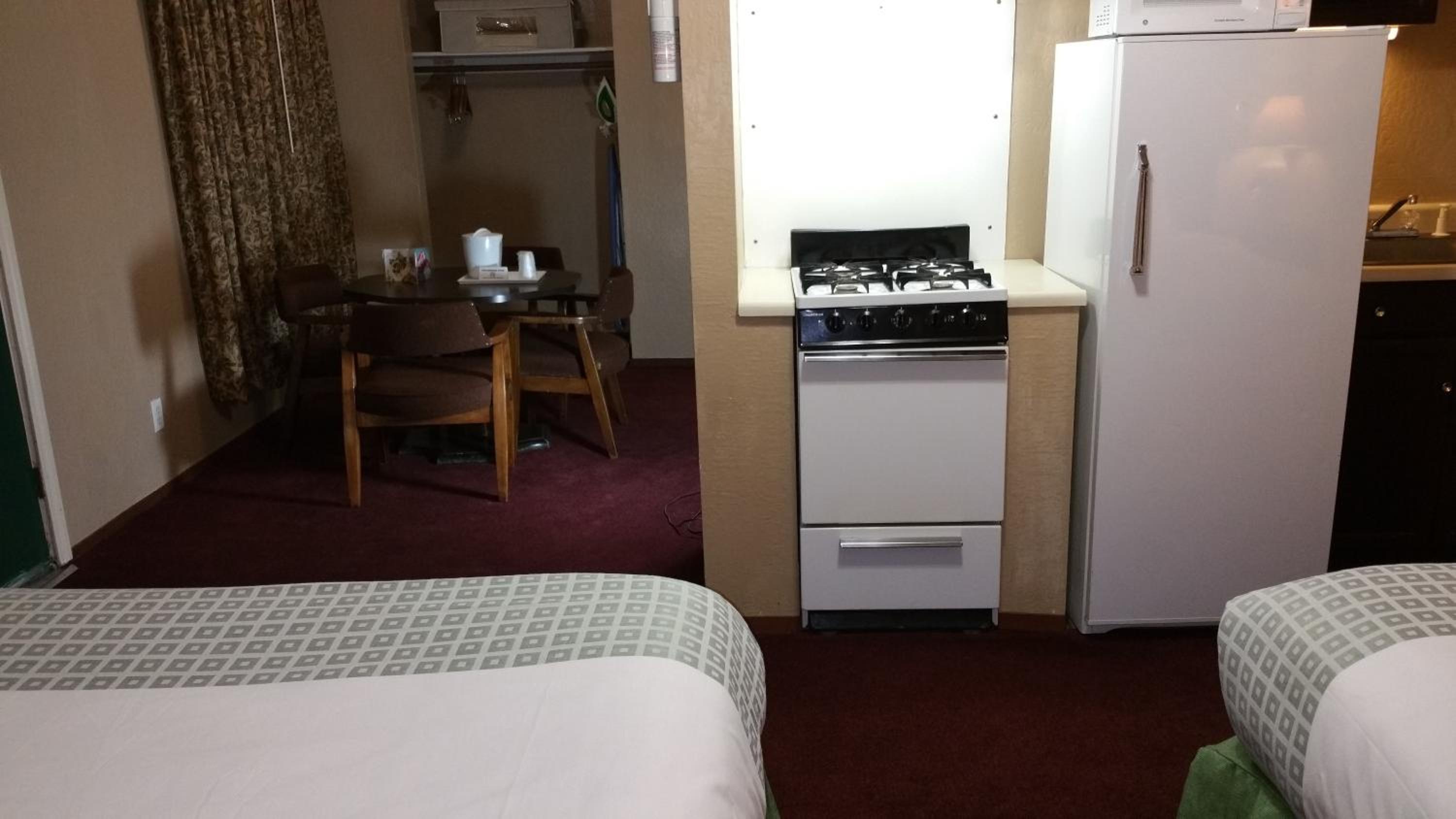 Deluxe Queen Room with Two Queen Beds photo 1