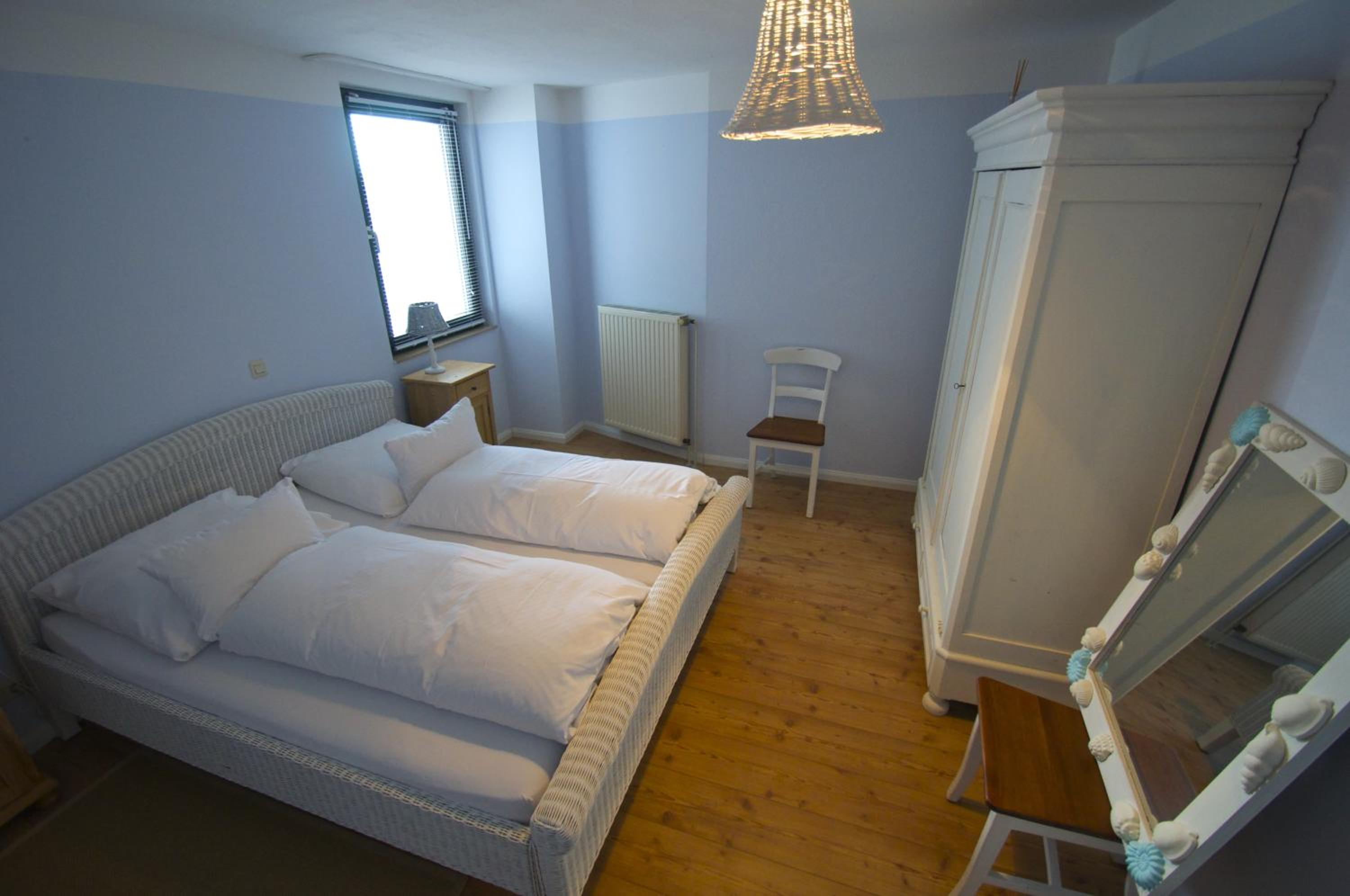 One-Bedroom Apartment - Photo 7