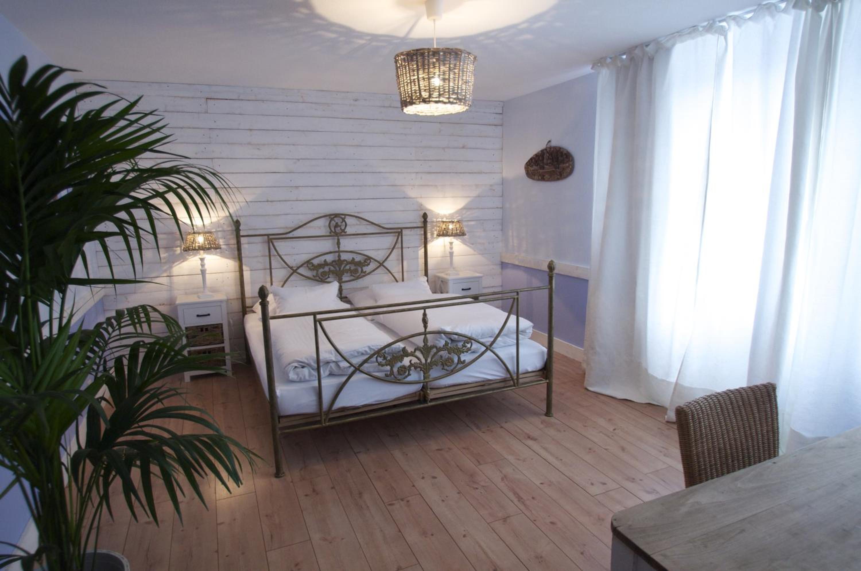 Double Room - Photo 11