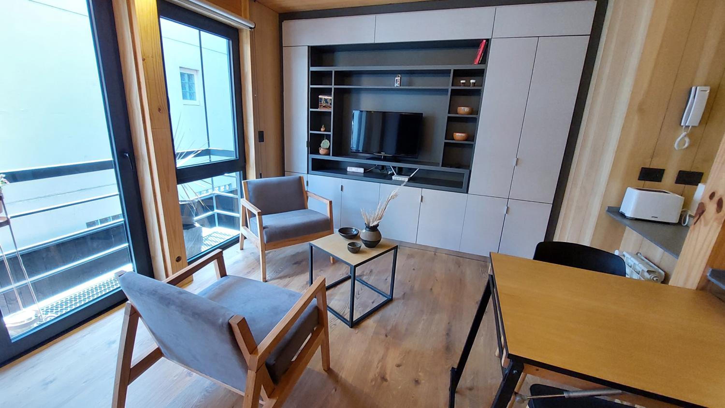 One-Bedroom Apartment photo 2